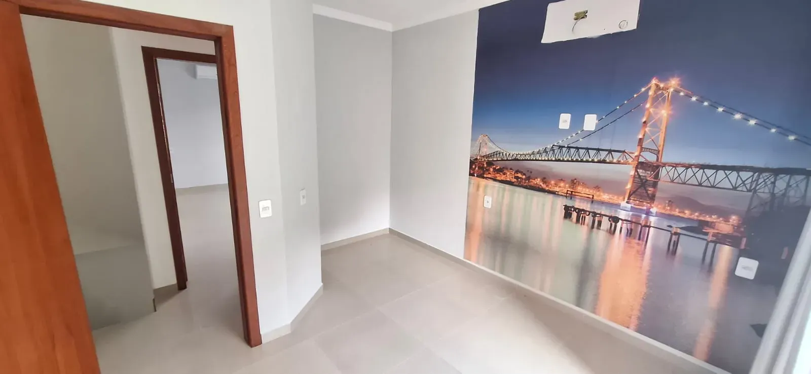 Casa com 2 dormitórios sendo 2 suítes e 1 vaga de garagem em Florianópolis/SC