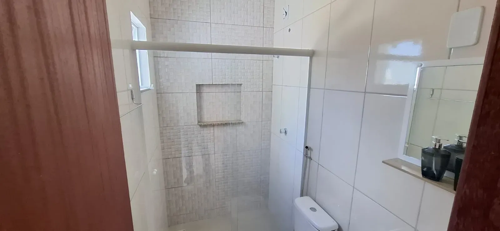 Casa com 2 dormitórios sendo 2 suítes e 1 vaga de garagem em Florianópolis/SC