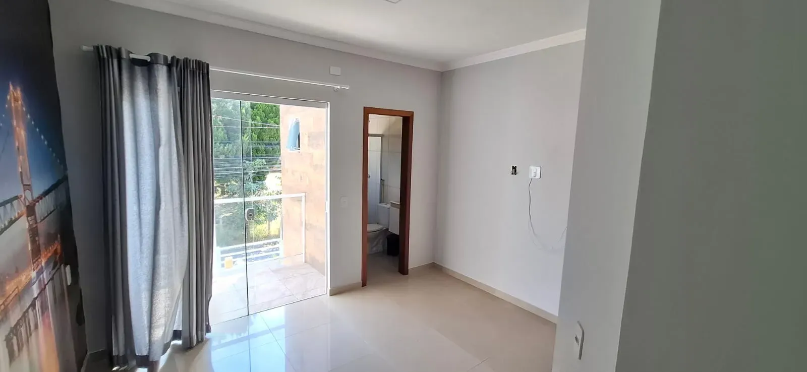 Casa com 2 dormitórios sendo 2 suítes e 1 vaga de garagem em Florianópolis/SC