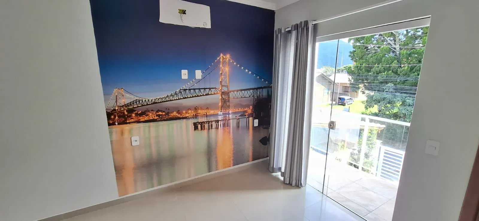 Casa com 2 dormitórios sendo 2 suítes e 1 vaga de garagem em Florianópolis/SC