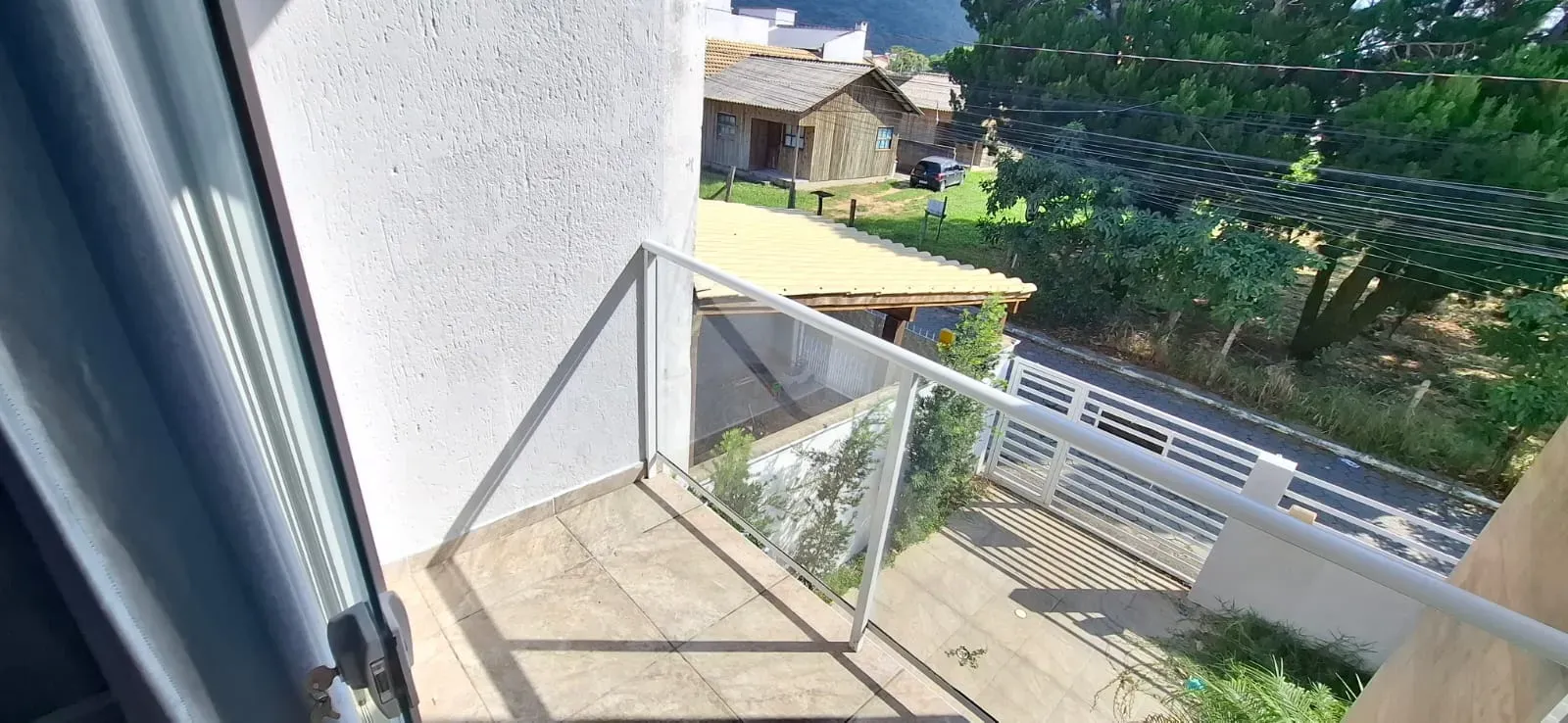 Casa com 2 dormitórios sendo 2 suítes e 1 vaga de garagem em Florianópolis/SC