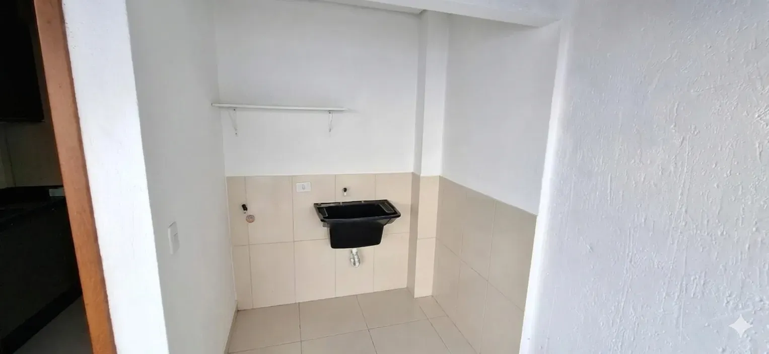 Casa com 2 dormitórios sendo 2 suítes e 1 vaga de garagem em Florianópolis/SC