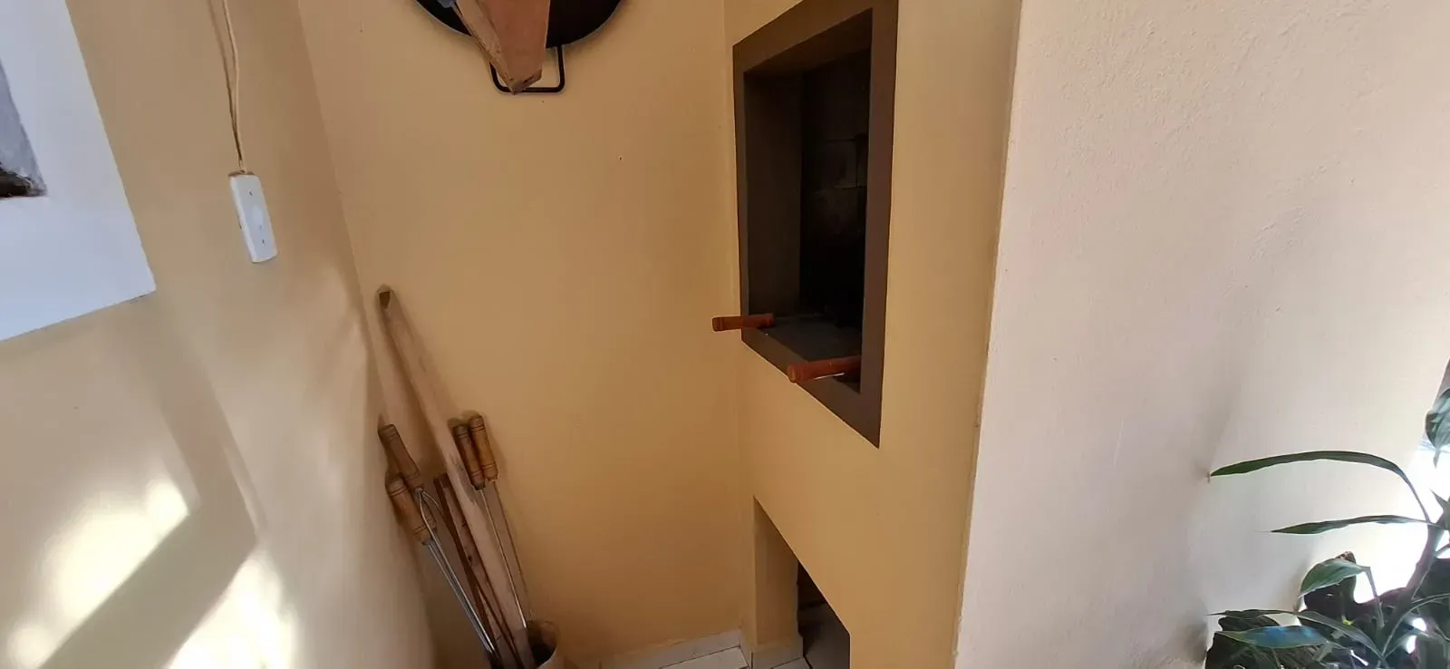 Casa com 3 dormitórios sendo 1 suíte e 1 vaga de garagem em Florianópolis/SC