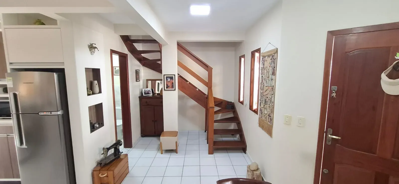 Casa com 3 dormitórios sendo 1 suíte e 1 vaga de garagem em Florianópolis/SC