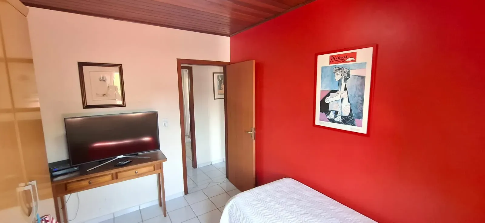 Casa com 3 dormitórios sendo 1 suíte e 1 vaga de garagem em Florianópolis/SC