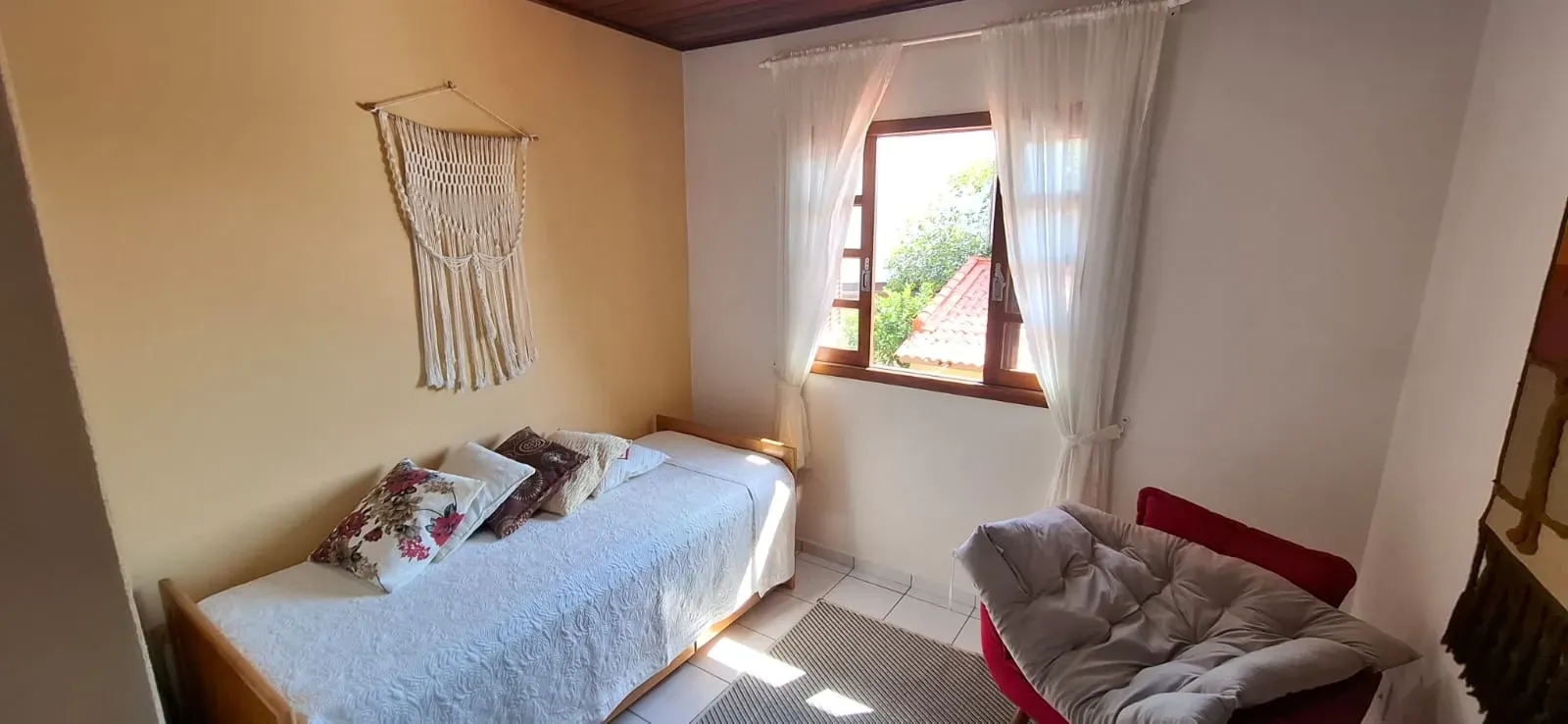 Casa com 3 dormitórios sendo 1 suíte e 1 vaga de garagem em Florianópolis/SC