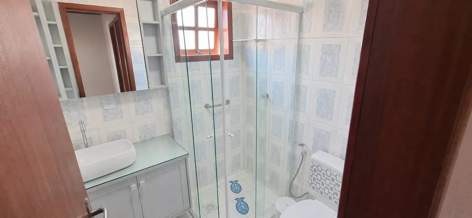 Casa com 3 dormitórios sendo 1 suíte e 1 vaga de garagem em Florianópolis/SC