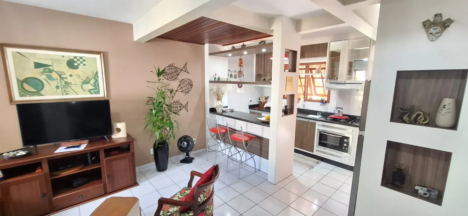 Casa com 3 dormitórios sendo 1 suíte e 1 vaga de garagem em Florianópolis/SC