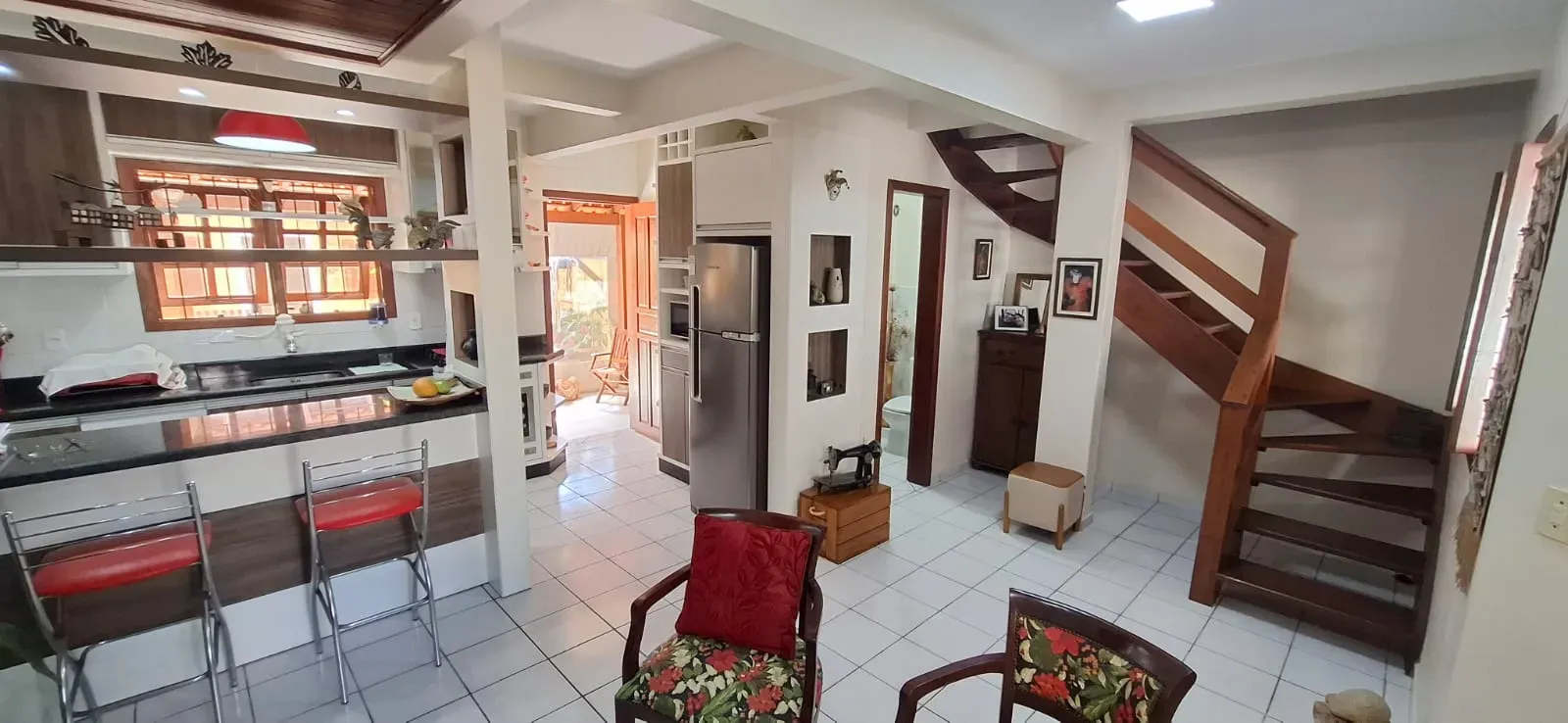 Casa com 3 dormitórios sendo 1 suíte e 1 vaga de garagem em Florianópolis/SC