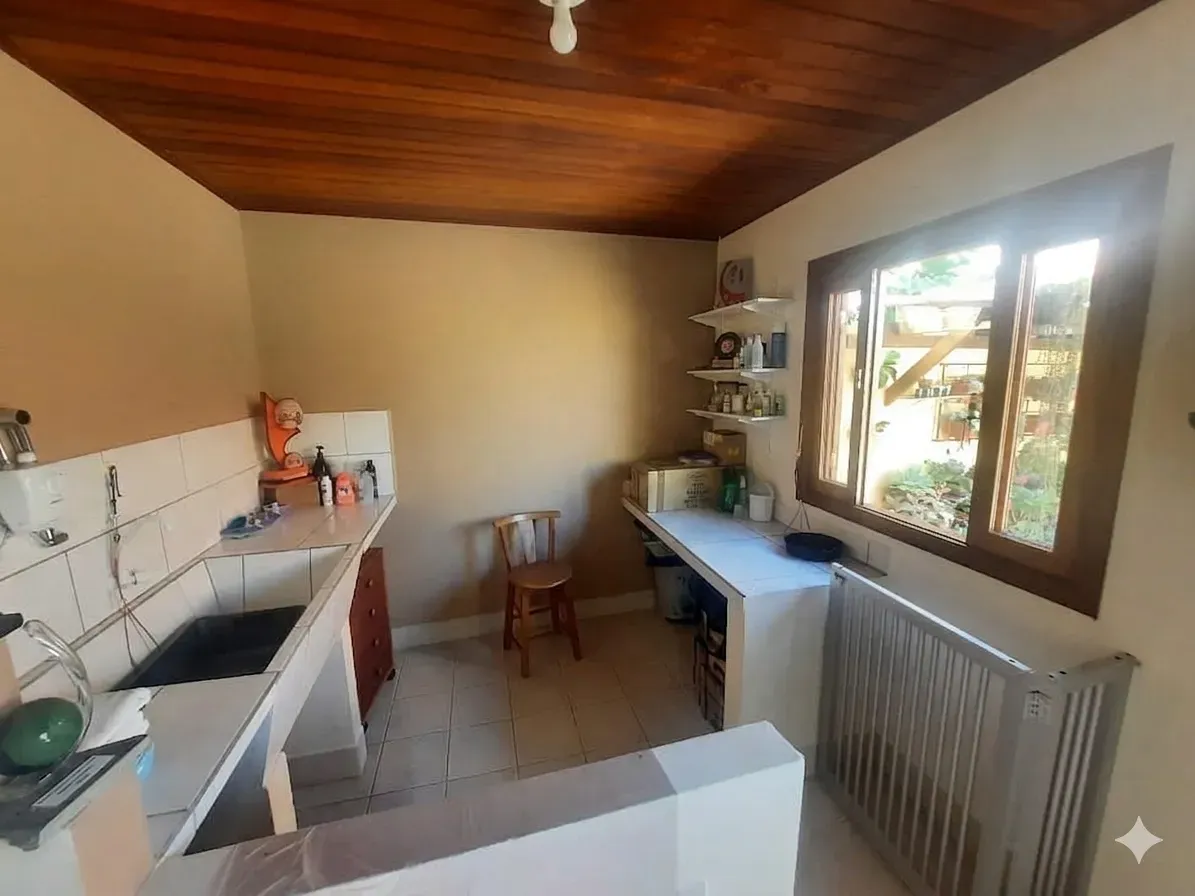 Casa com 3 dormitórios sendo 1 suíte e 1 vaga de garagem em Florianópolis/SC