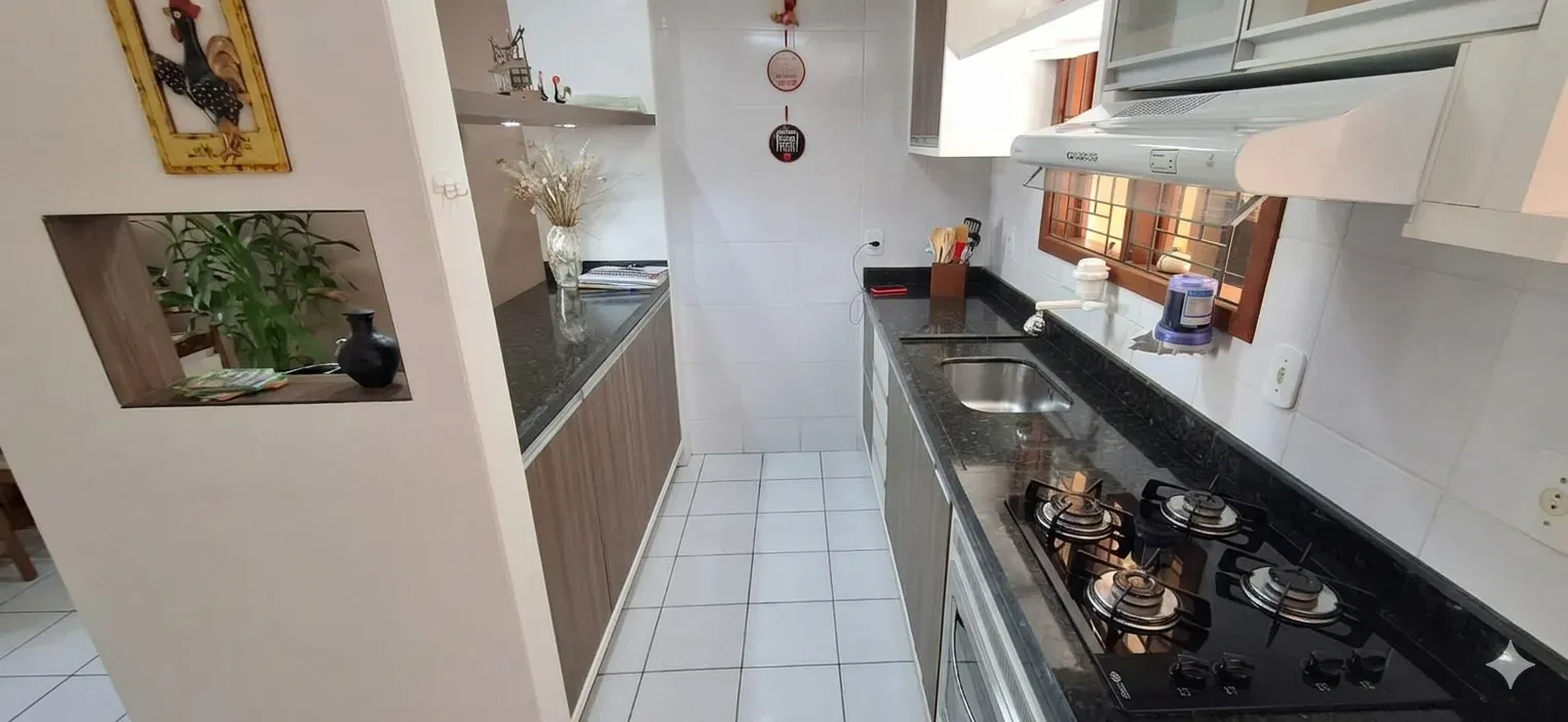 Casa com 3 dormitórios sendo 1 suíte e 1 vaga de garagem em Florianópolis/SC