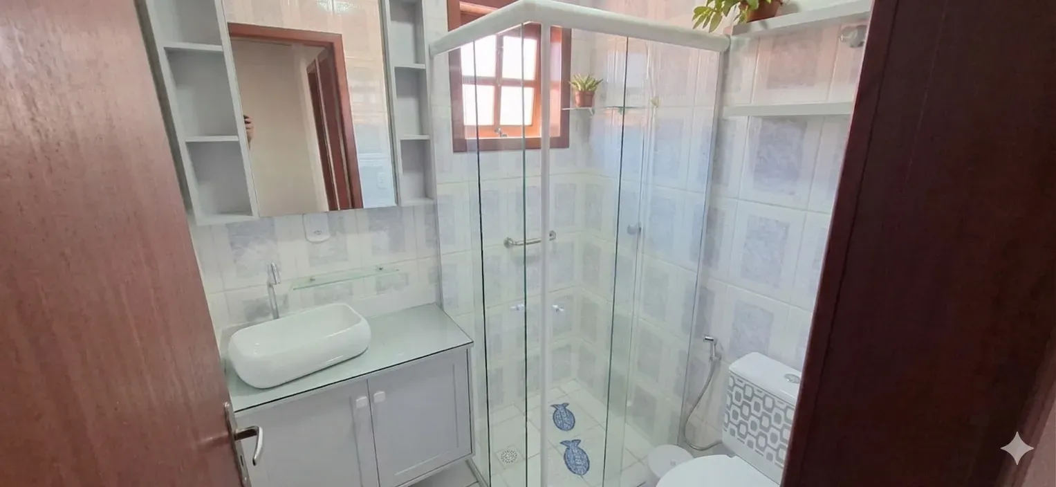 Casa com 3 dormitórios sendo 1 suíte e 1 vaga de garagem em Florianópolis/SC