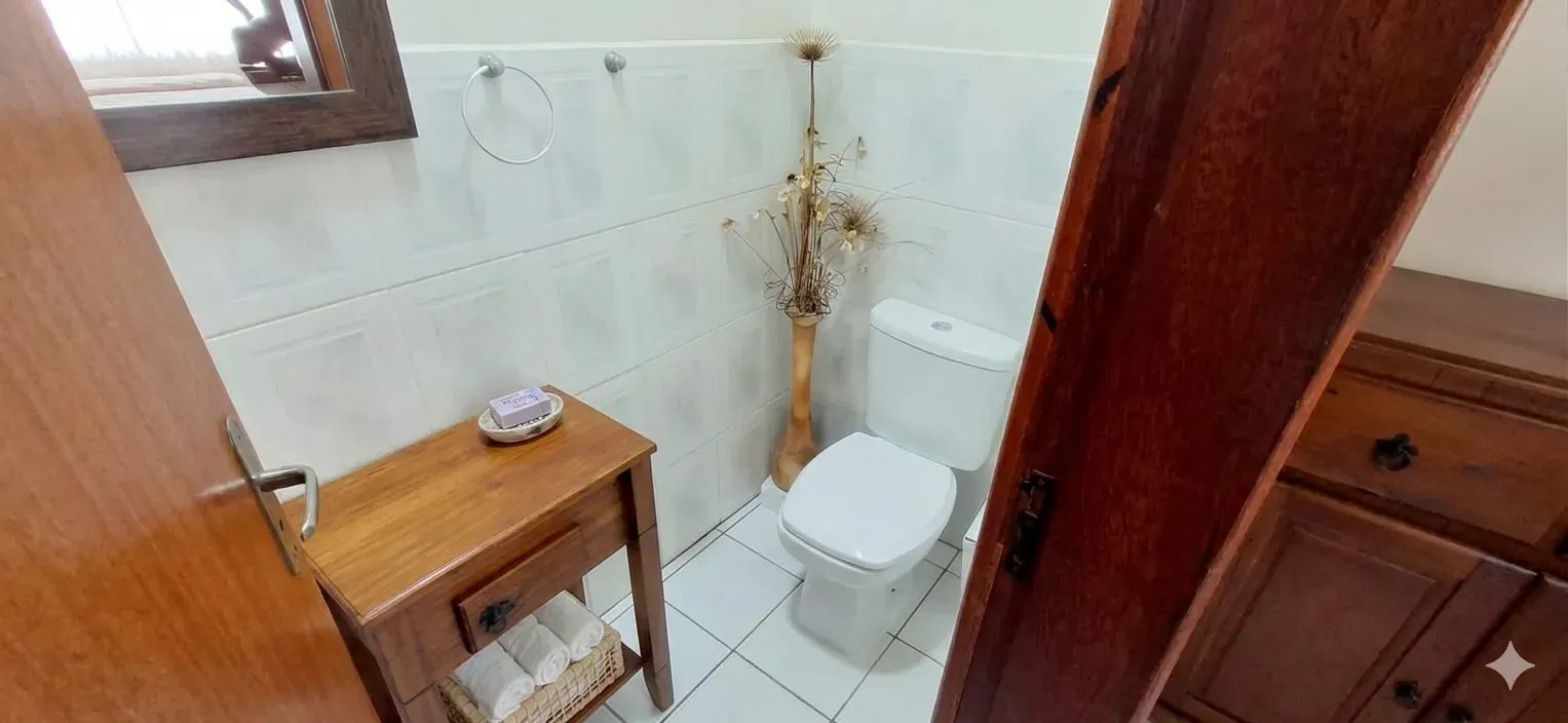 Casa com 3 dormitórios sendo 1 suíte e 1 vaga de garagem em Florianópolis/SC