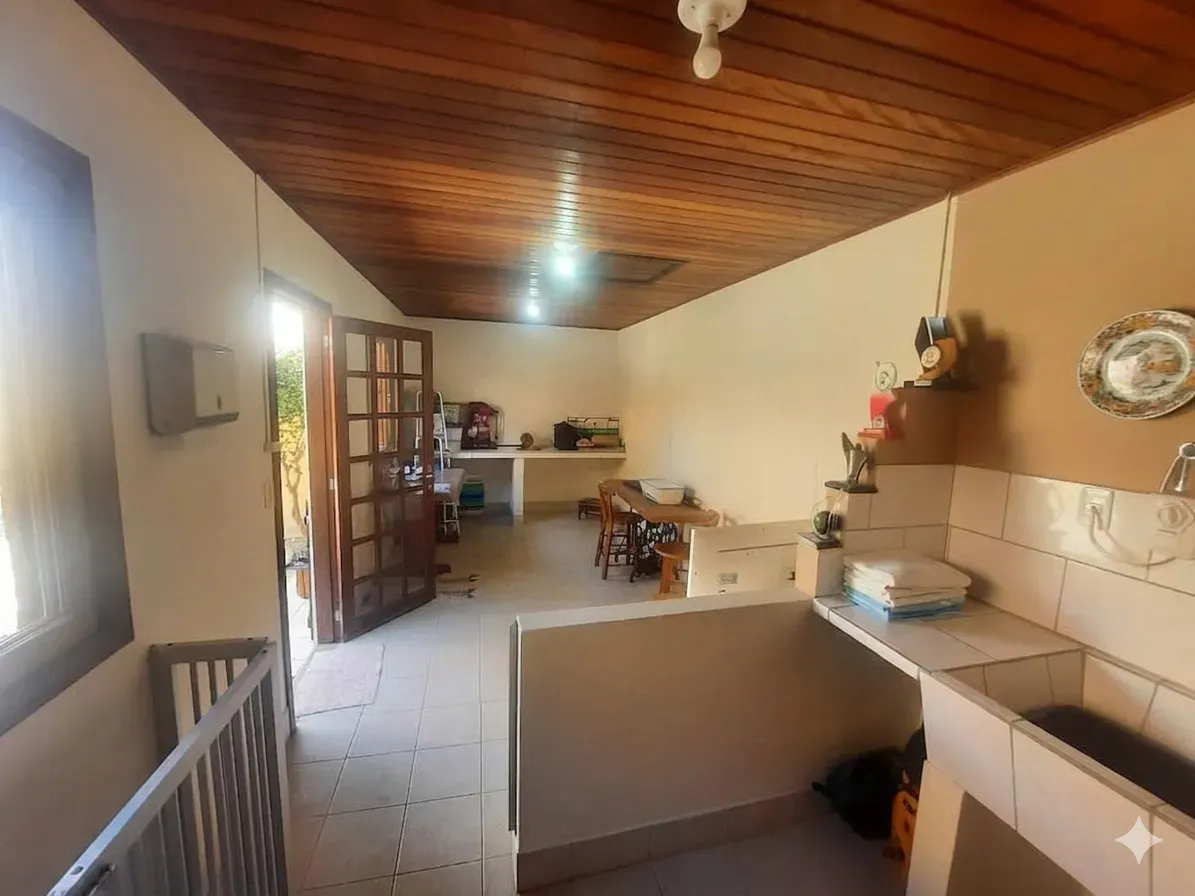 Casa com 3 dormitórios sendo 1 suíte e 1 vaga de garagem em Florianópolis/SC
