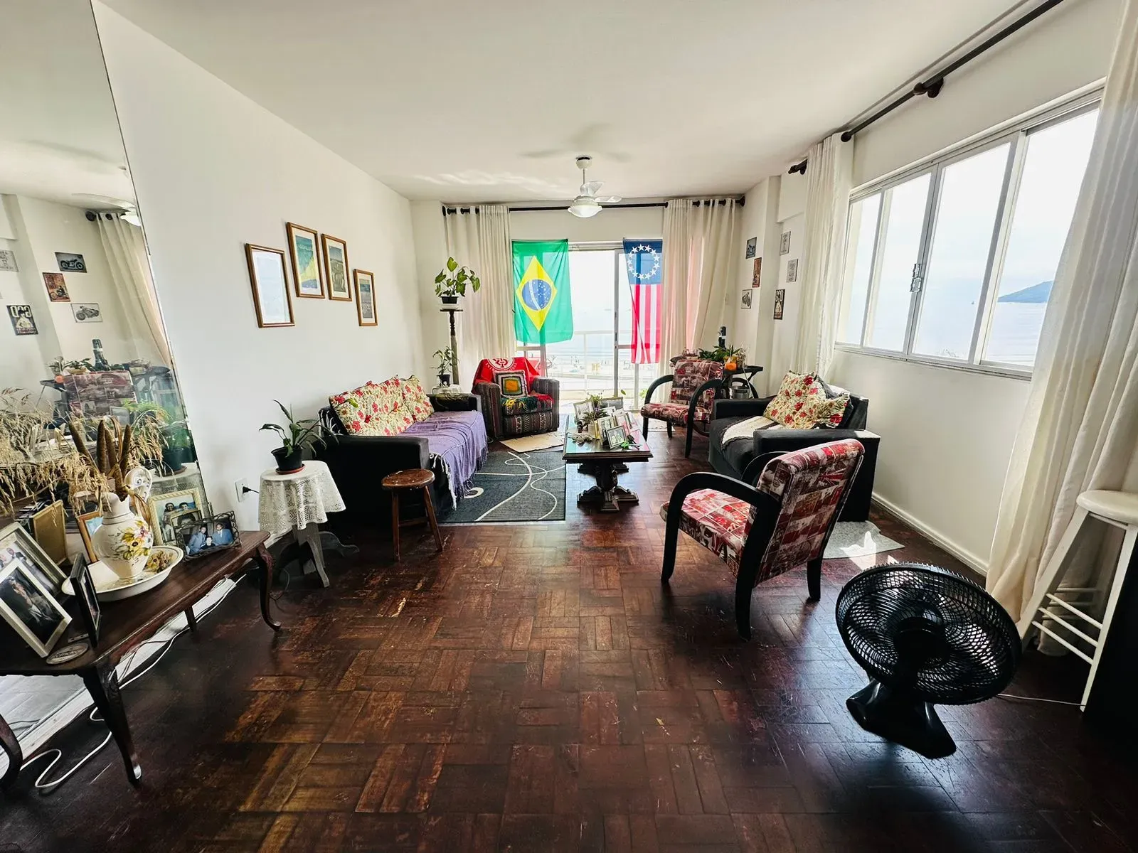 Apartamento com 4 dormitórios sendo 2 suítes e 1 vaga de garagem em Balneário Camboriú/SC