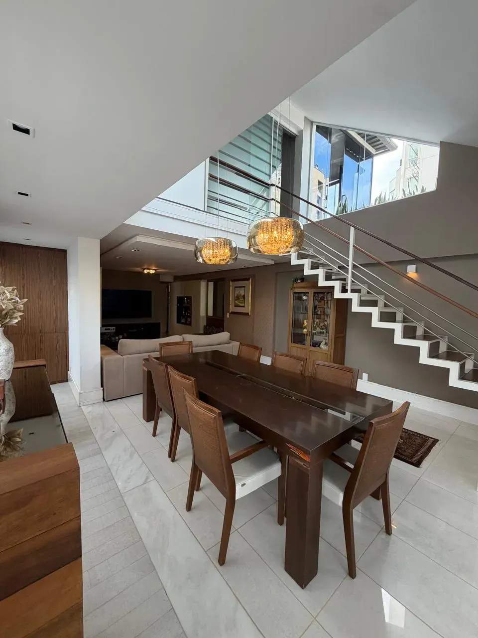 Cobertura Duplex mobiliada com 3 suítes e 3 vagas de garagem em Blumenau/SC