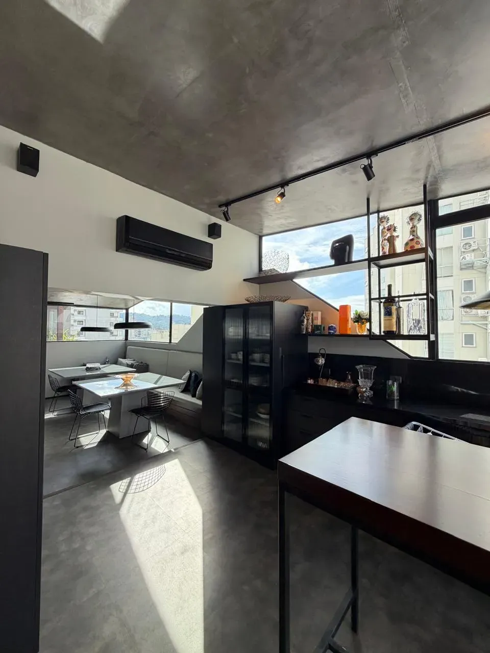 Cobertura Duplex mobiliada com 3 suítes e 3 vagas de garagem em Blumenau/SC