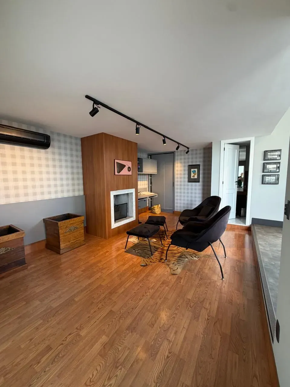 Cobertura Duplex mobiliada com 3 suítes e 3 vagas de garagem em Blumenau/SC