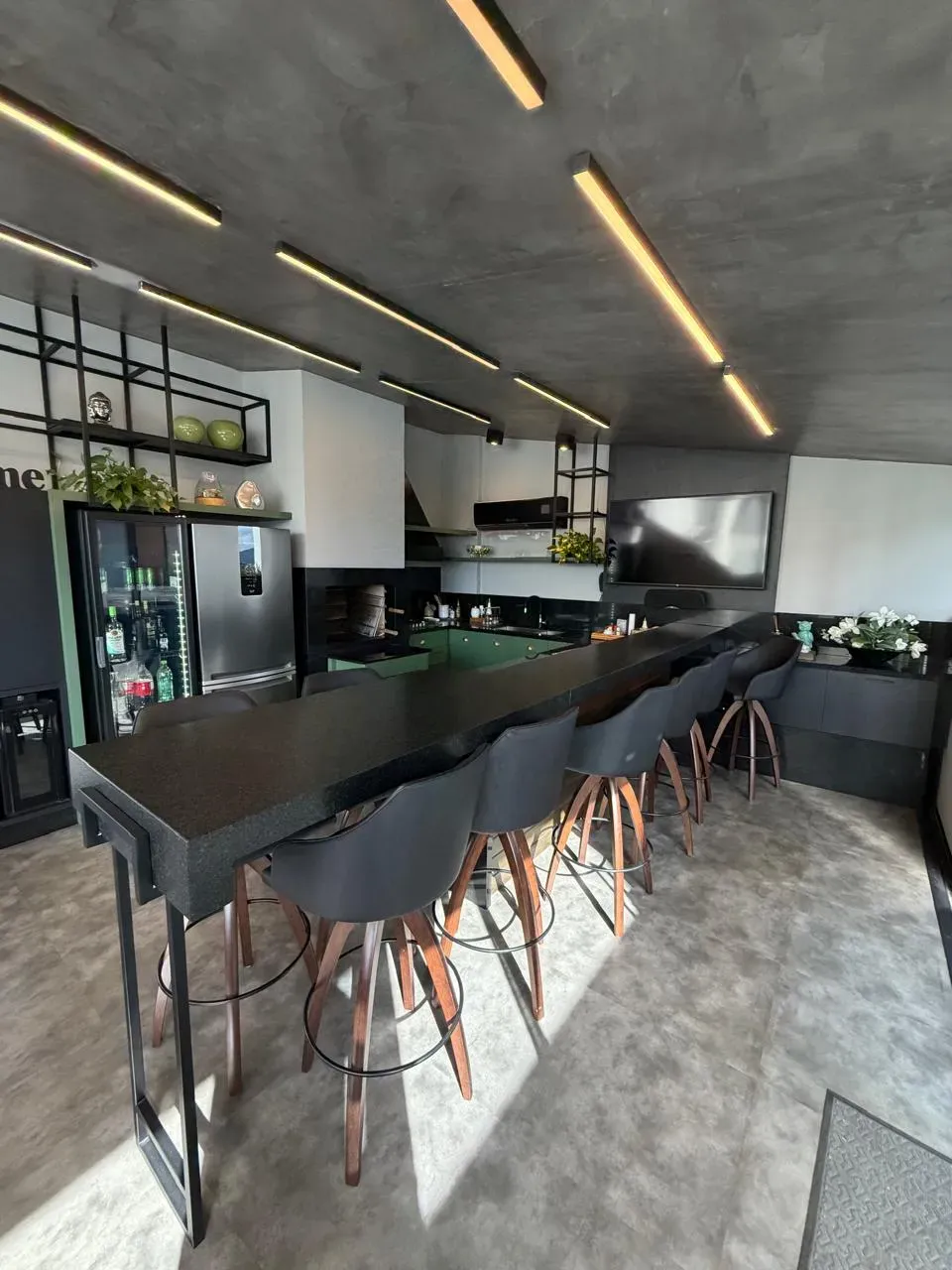 Cobertura Duplex mobiliada com 3 suítes e 3 vagas de garagem em Blumenau/SC