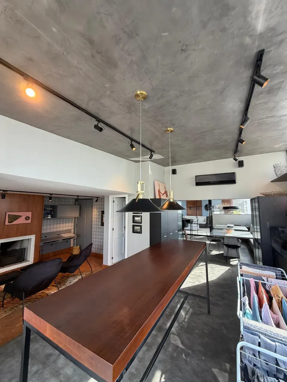 Cobertura Duplex mobiliada com 3 suítes e 3 vagas de garagem em Blumenau/SC