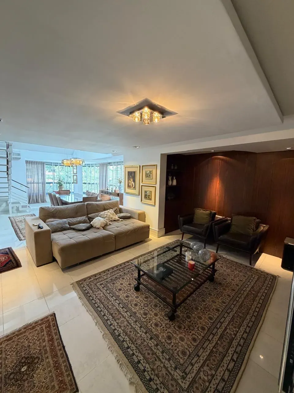 Cobertura Duplex mobiliada com 3 suítes e 3 vagas de garagem em Blumenau/SC