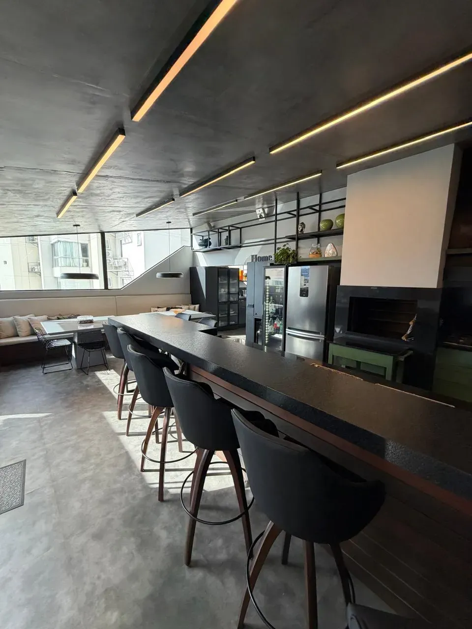 Cobertura Duplex mobiliada com 3 suítes e 3 vagas de garagem em Blumenau/SC