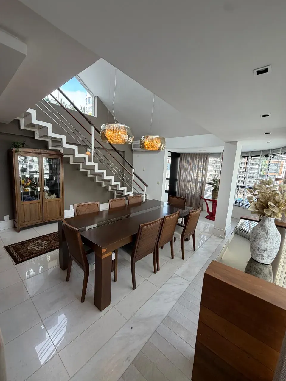 Cobertura Duplex mobiliada com 3 suítes e 3 vagas de garagem em Blumenau/SC