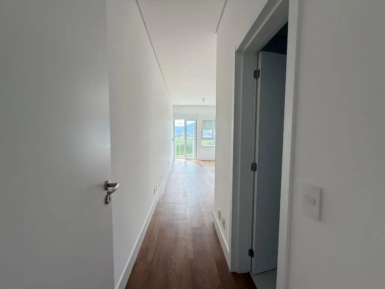 Apartamento com 3 dormitórios sendo 3 suítes e 2 vagas de garagem em Florianópolis/SC