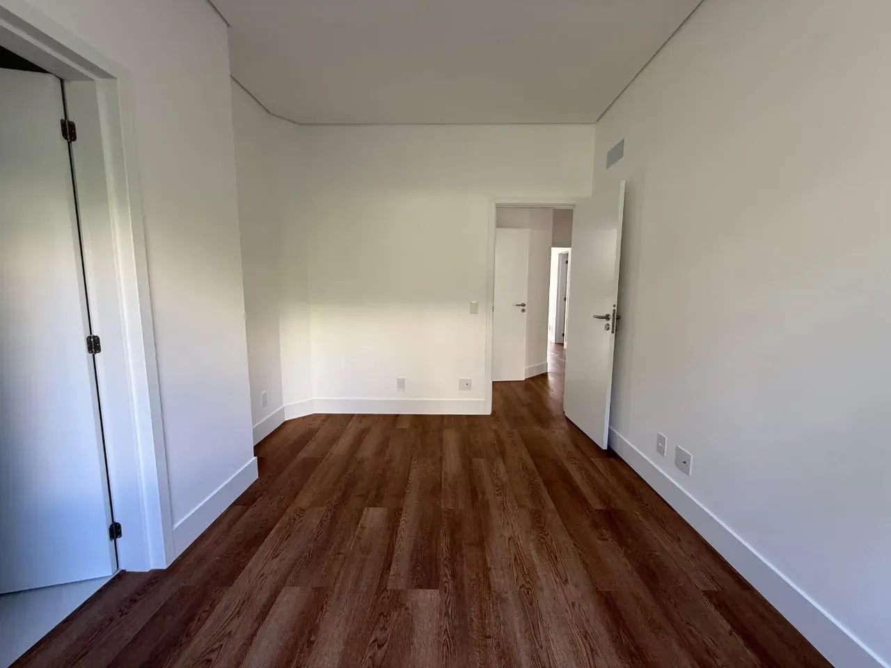 Apartamento com 3 dormitórios sendo 3 suítes e 2 vagas de garagem em Florianópolis/SC