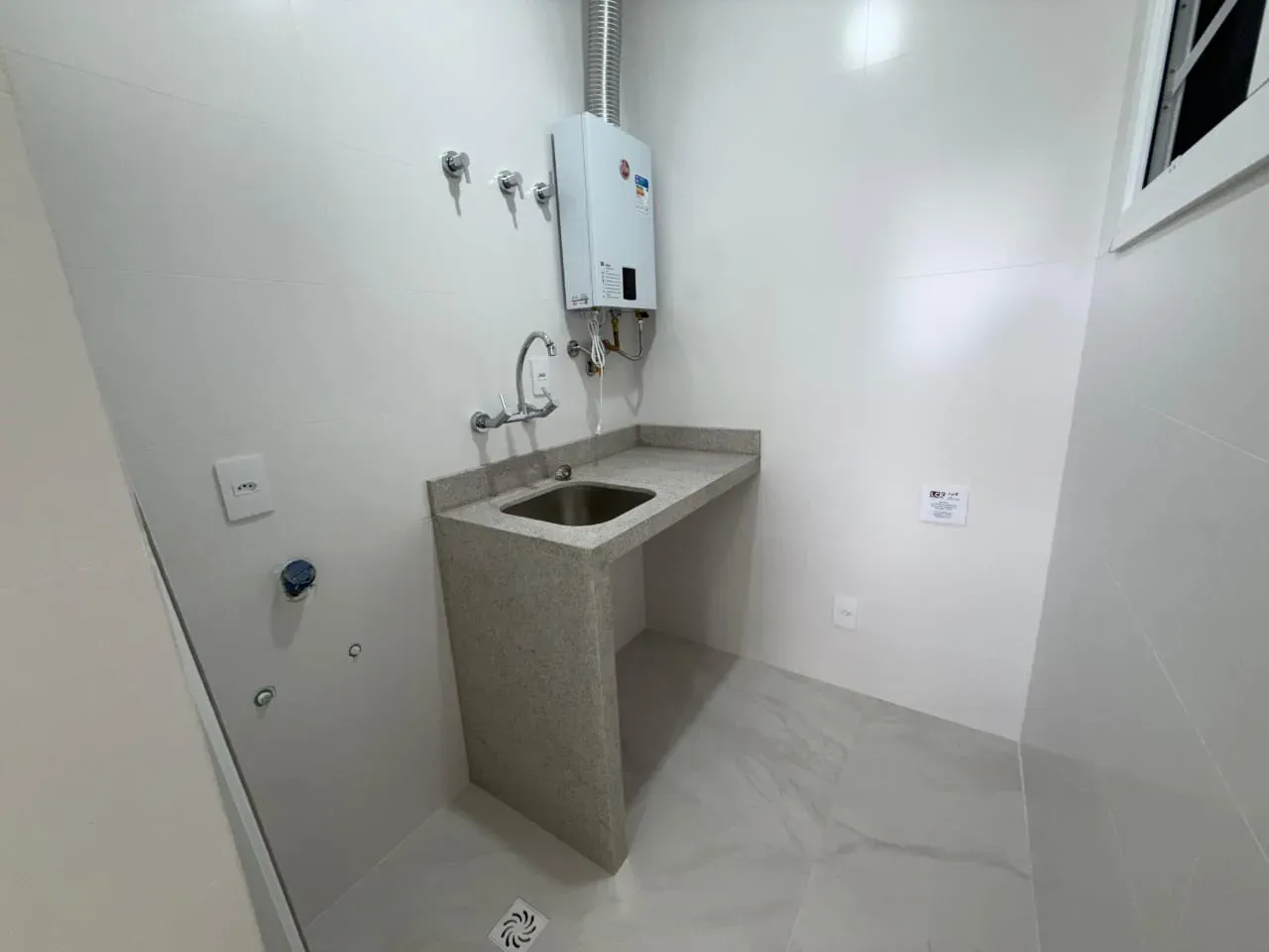 Apartamento com 3 dormitórios sendo 3 suítes e 2 vagas de garagem em Florianópolis/SC