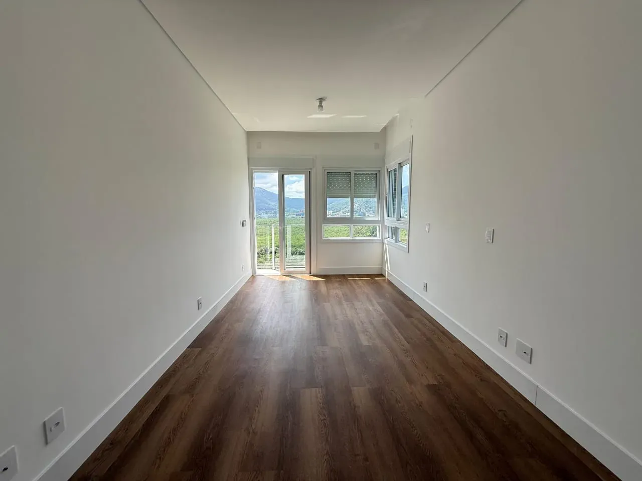 Apartamento com 3 dormitórios sendo 3 suítes e 2 vagas de garagem em Florianópolis/SC