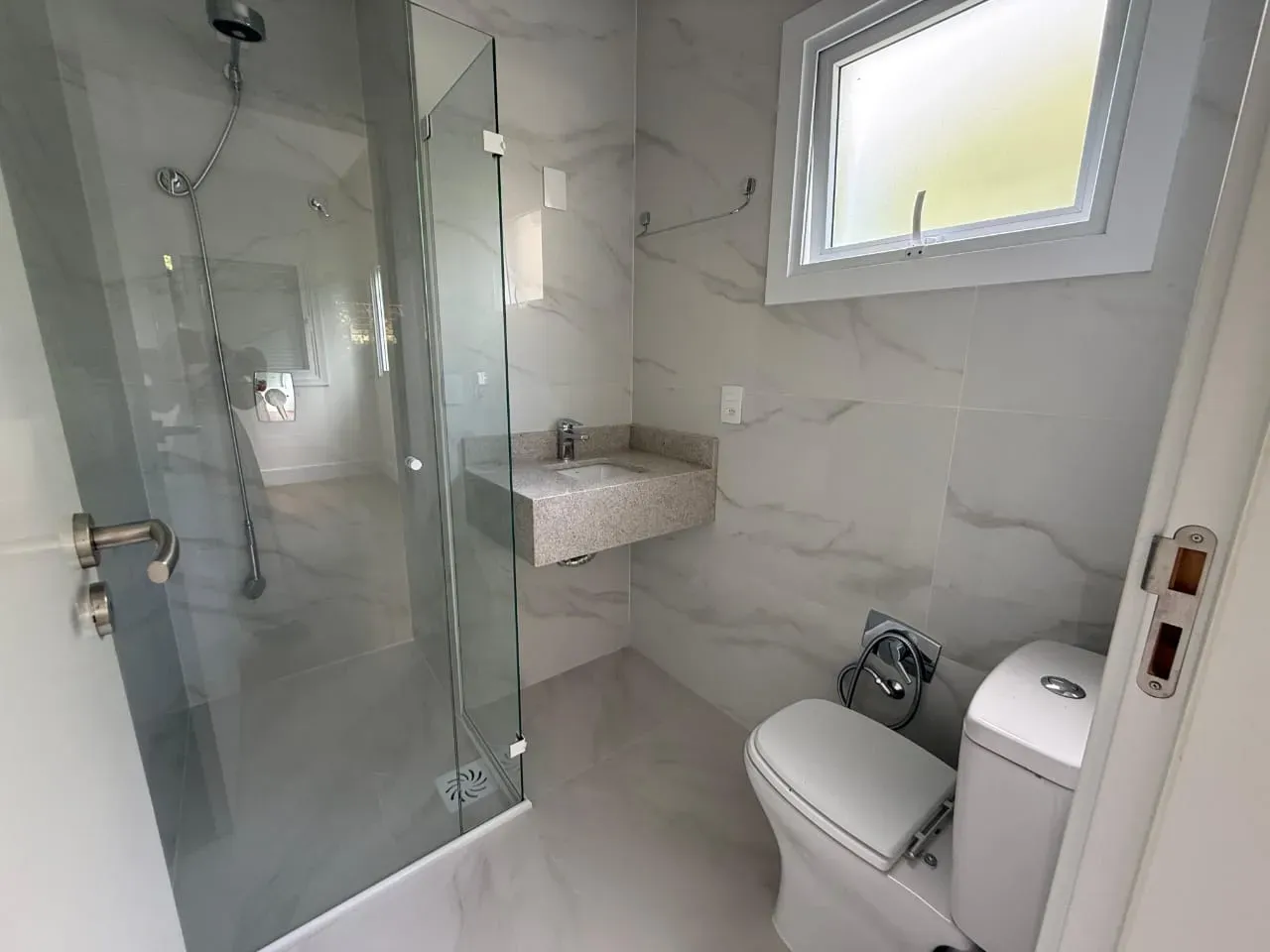 Apartamento com 3 dormitórios sendo 3 suítes e 2 vagas de garagem em Florianópolis/SC