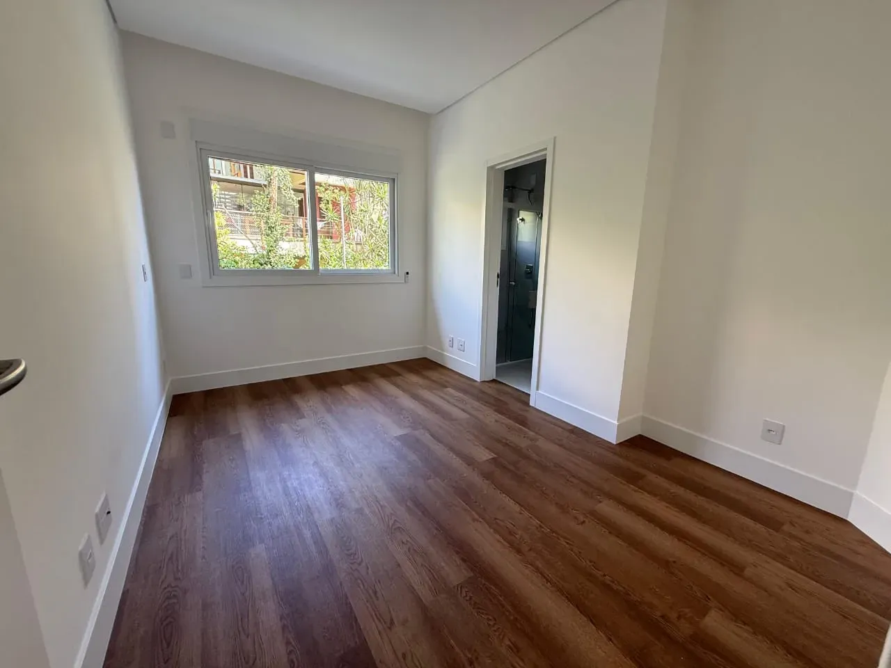 Apartamento com 3 dormitórios sendo 3 suítes e 2 vagas de garagem em Florianópolis/SC