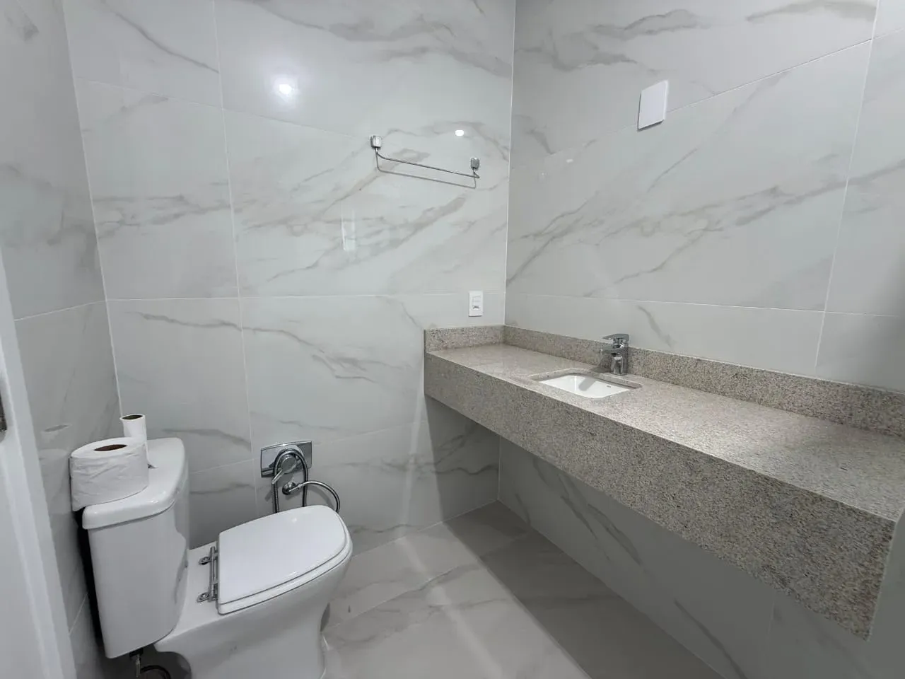 Apartamento com 3 dormitórios sendo 3 suítes e 2 vagas de garagem em Florianópolis/SC