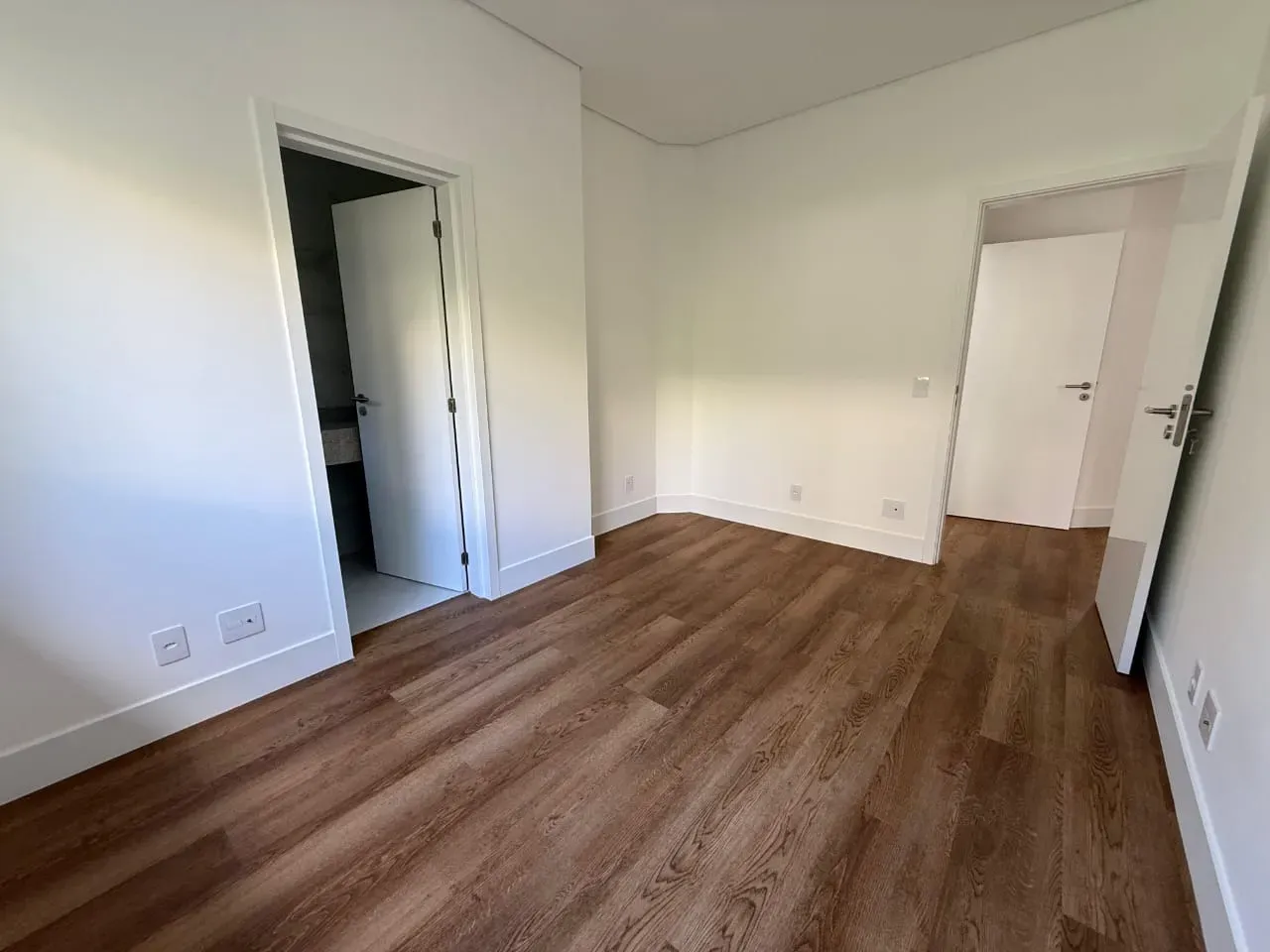 Apartamento com 3 dormitórios sendo 3 suítes e 2 vagas de garagem em Florianópolis/SC