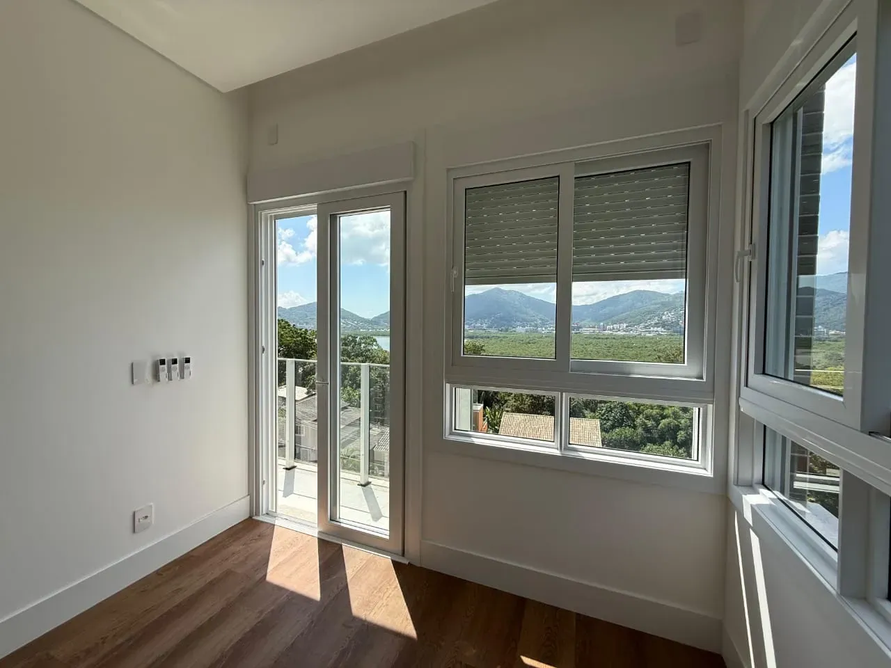 Apartamento com 3 dormitórios sendo 3 suítes e 2 vagas de garagem em Florianópolis/SC