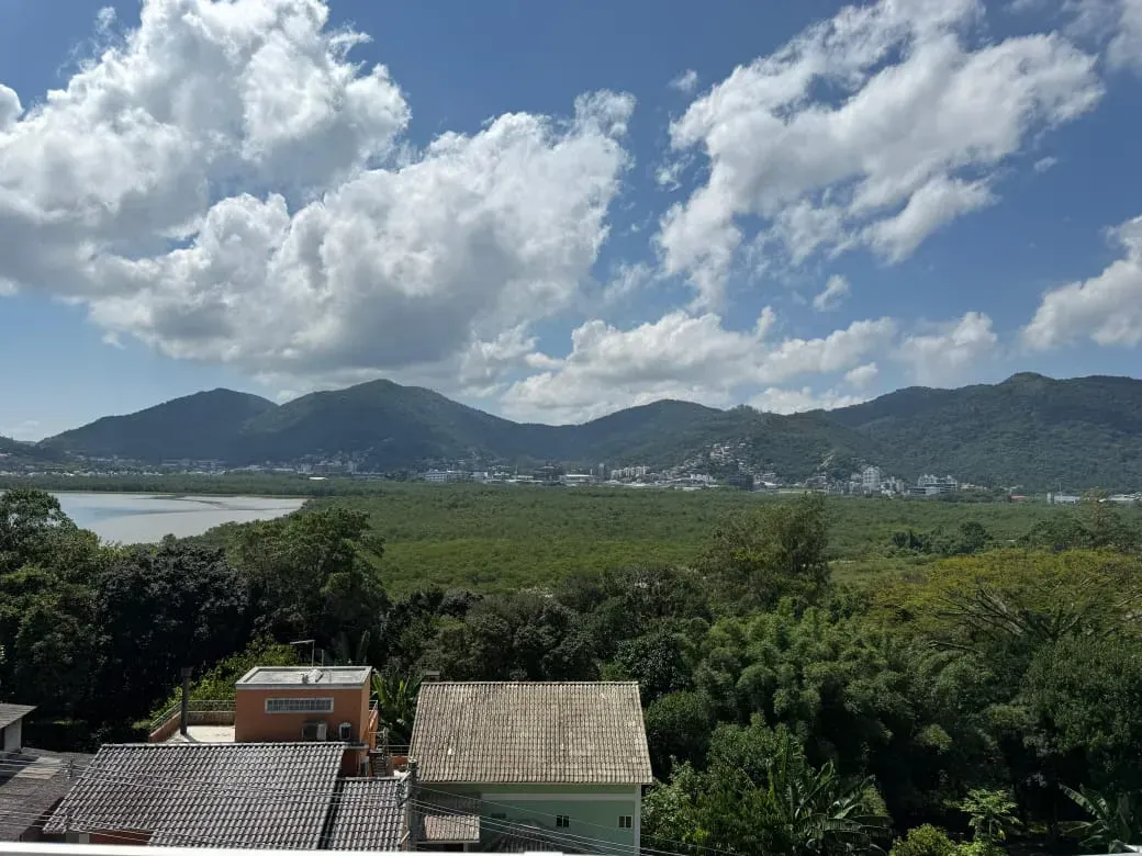 Apartamento com 3 dormitórios sendo 3 suítes e 2 vagas de garagem em Florianópolis/SC