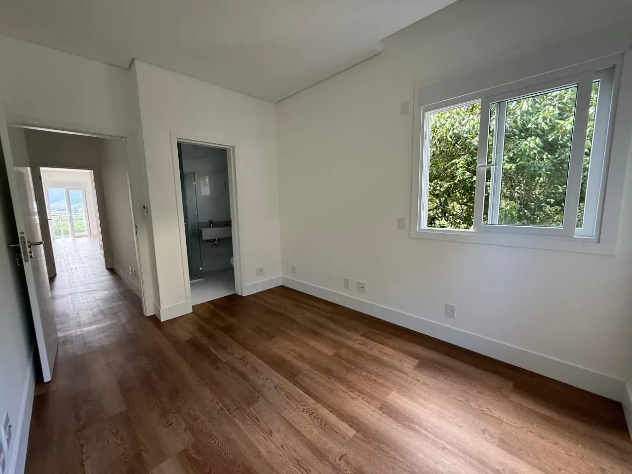 Apartamento com 3 dormitórios sendo 3 suítes e 2 vagas de garagem em Florianópolis/SC