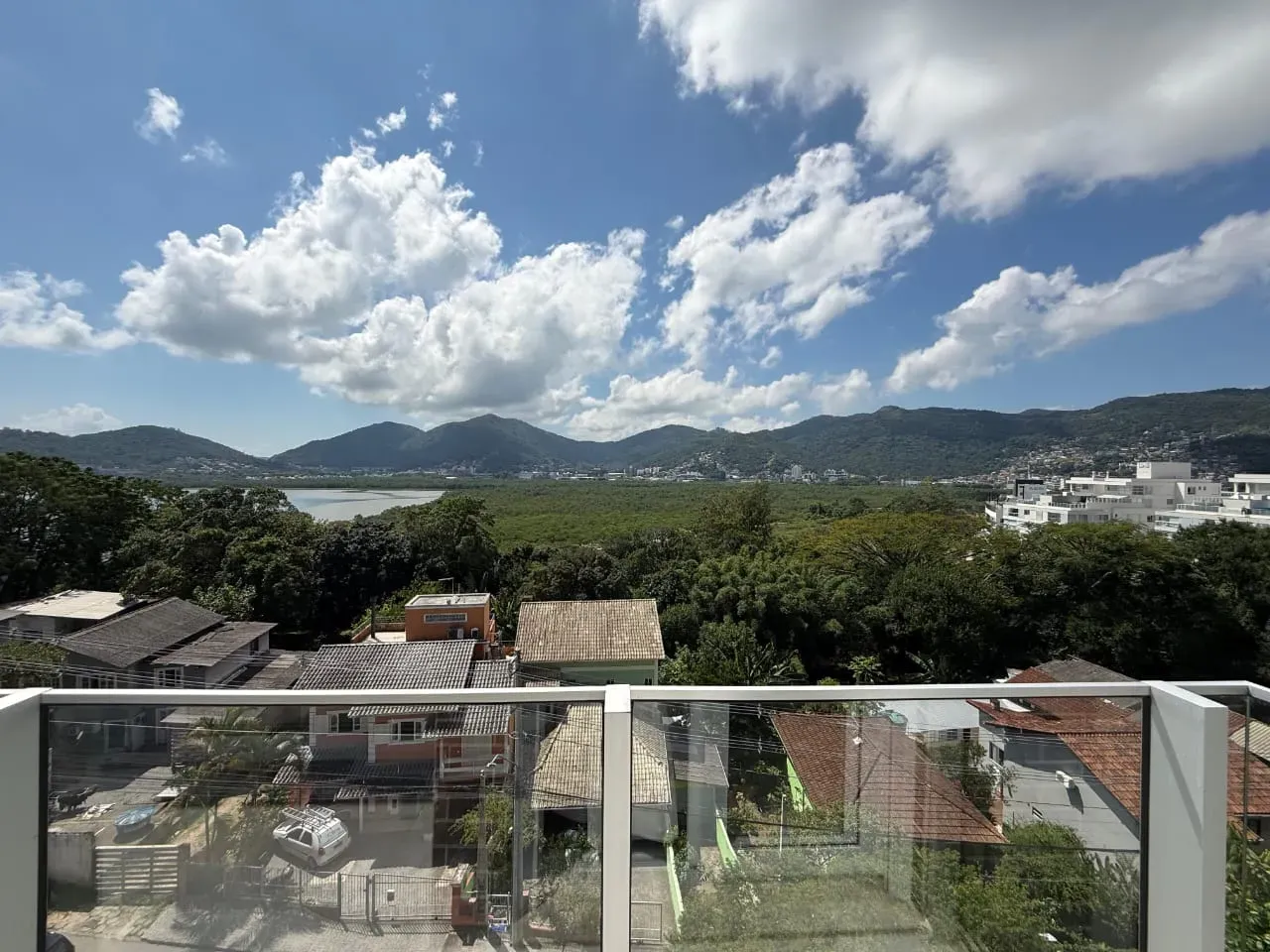 Apartamento com 3 dormitórios sendo 3 suítes e 2 vagas de garagem em Florianópolis/SC