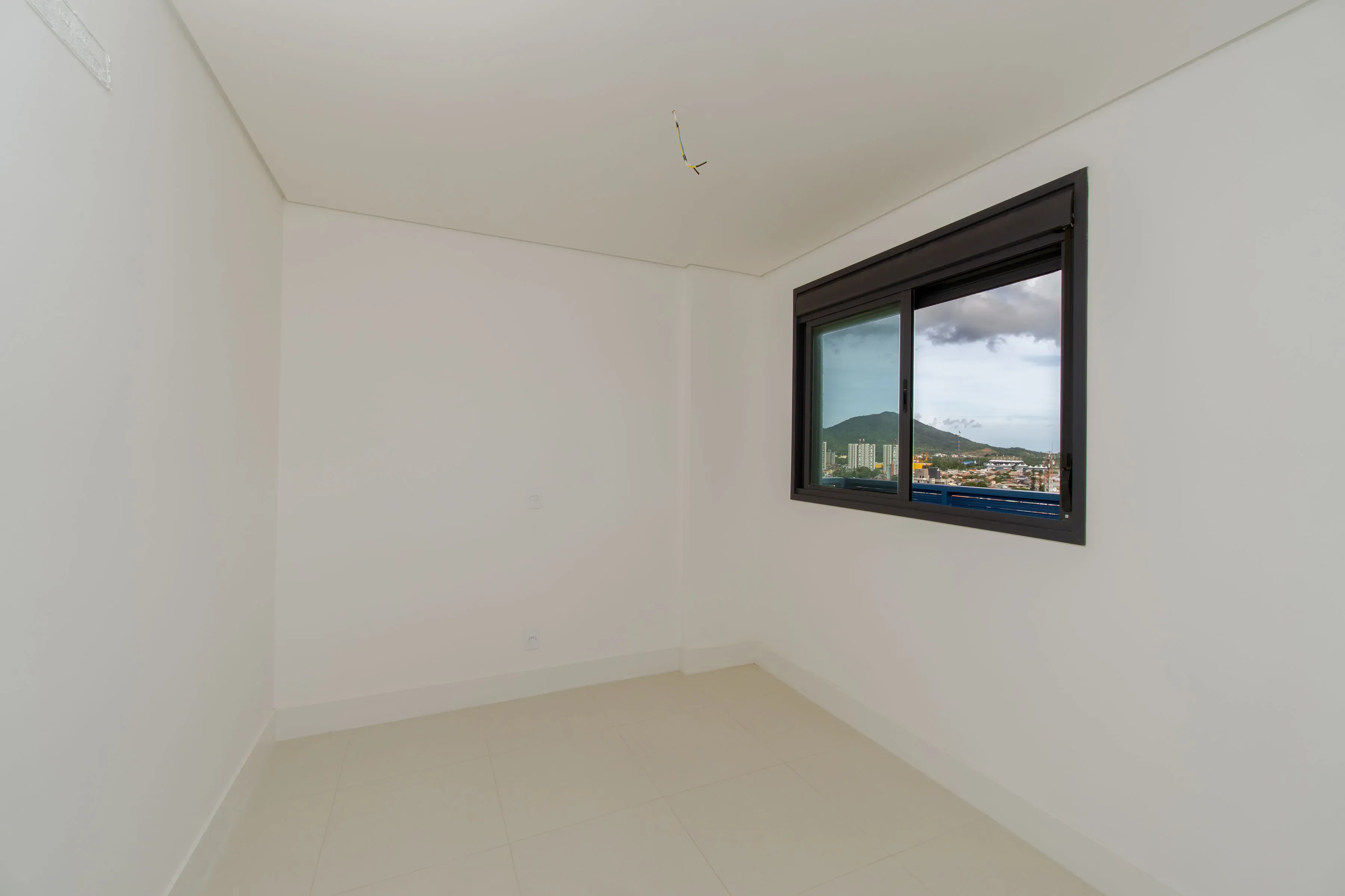 Apartamento com 3 dormitórios sendo 1 suíte e 2 vagas de garagem em Penha/SC