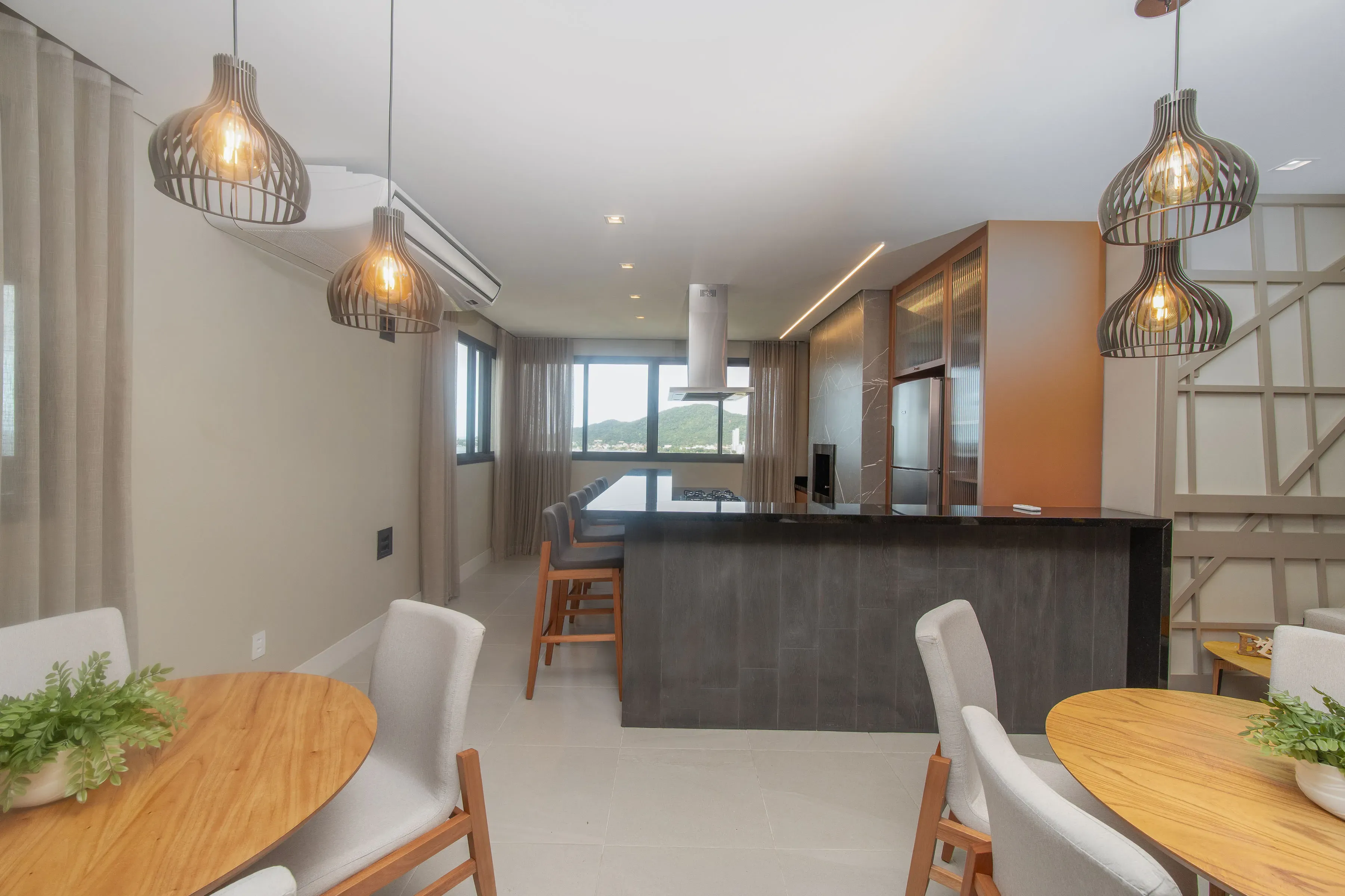 Apartamento com 3 dormitórios sendo 1 suíte e 2 vagas de garagem em Penha/SC