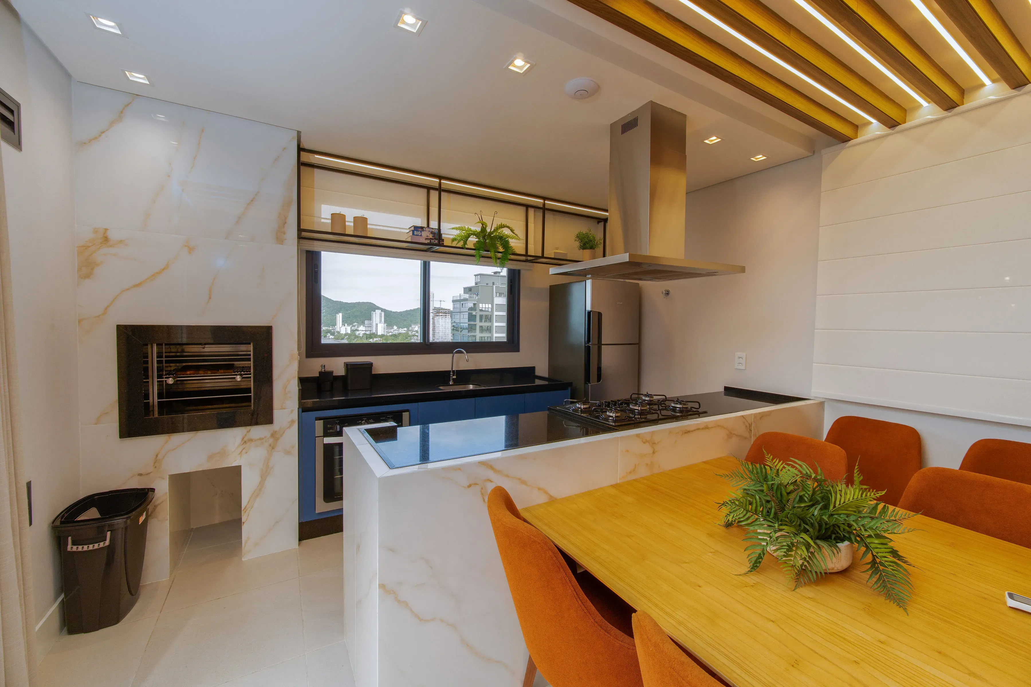 Apartamento com 3 dormitórios sendo 1 suíte e 2 vagas de garagem em Penha/SC