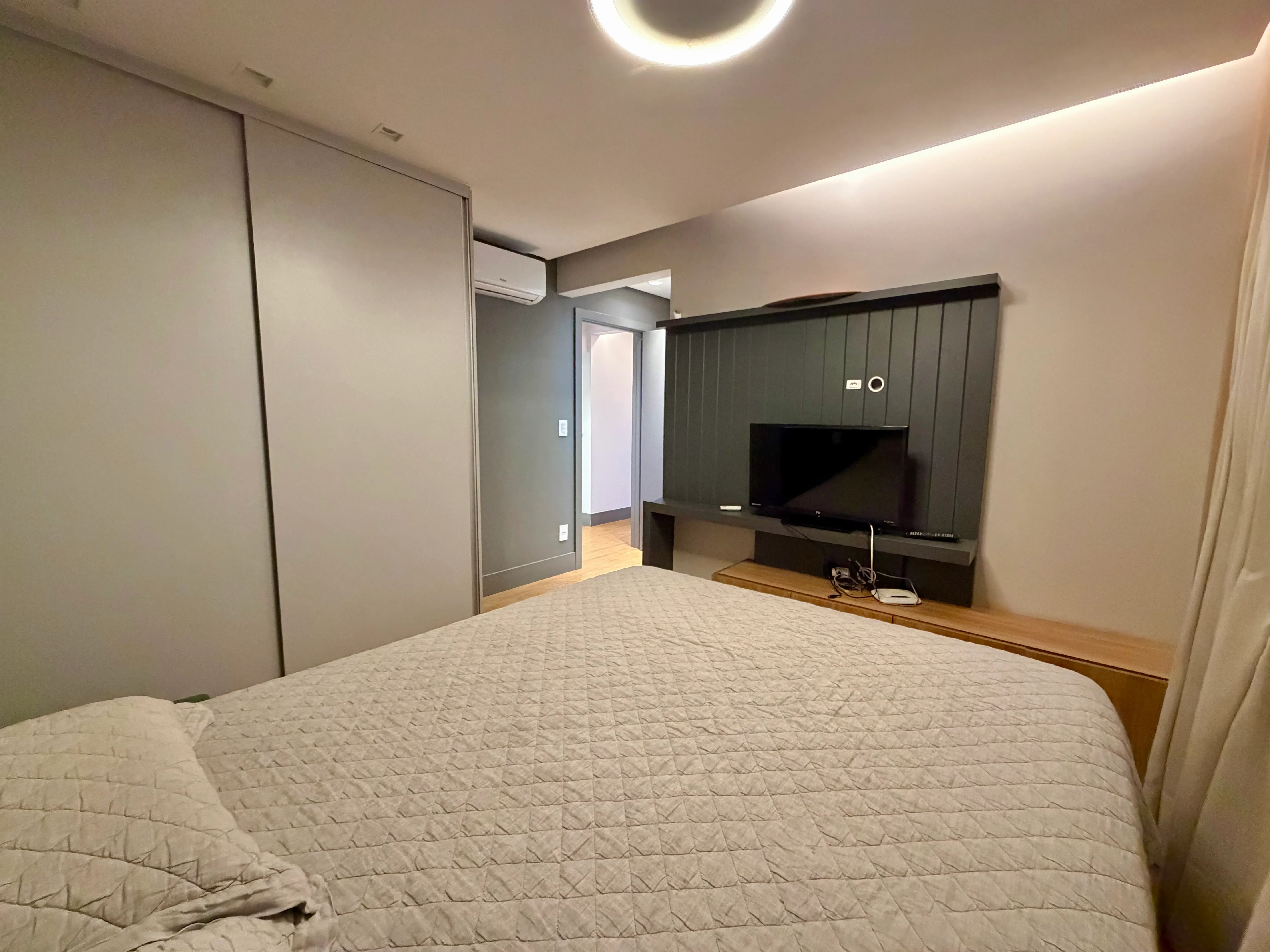 Apartamento com 3 dormitórios sendo 3 suítes e 1 vaga de garagem em Balneário Camboriú/SC