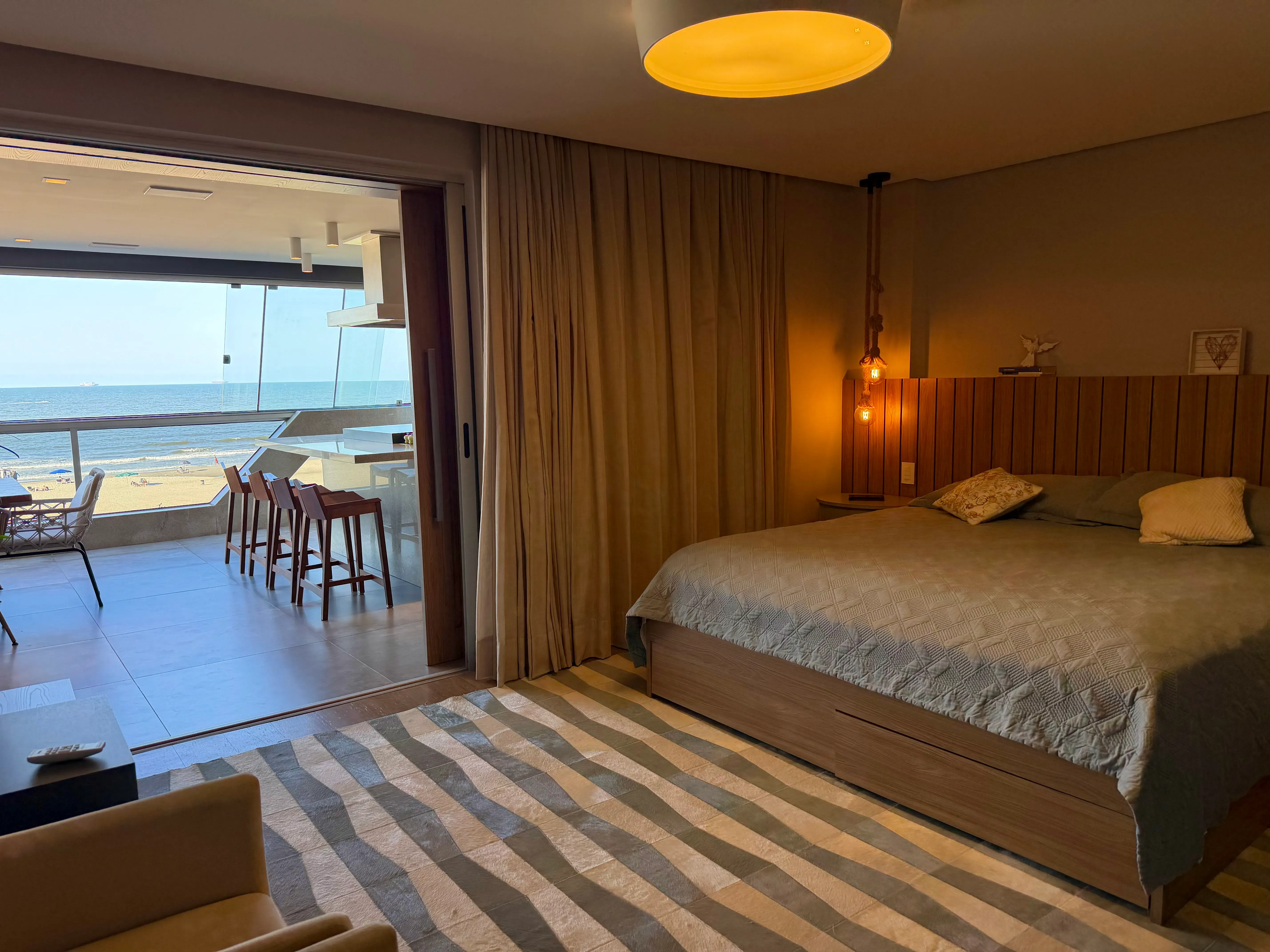 Apartamento com 3 dormitórios sendo 3 suítes e 1 vaga de garagem em Balneário Camboriú/SC