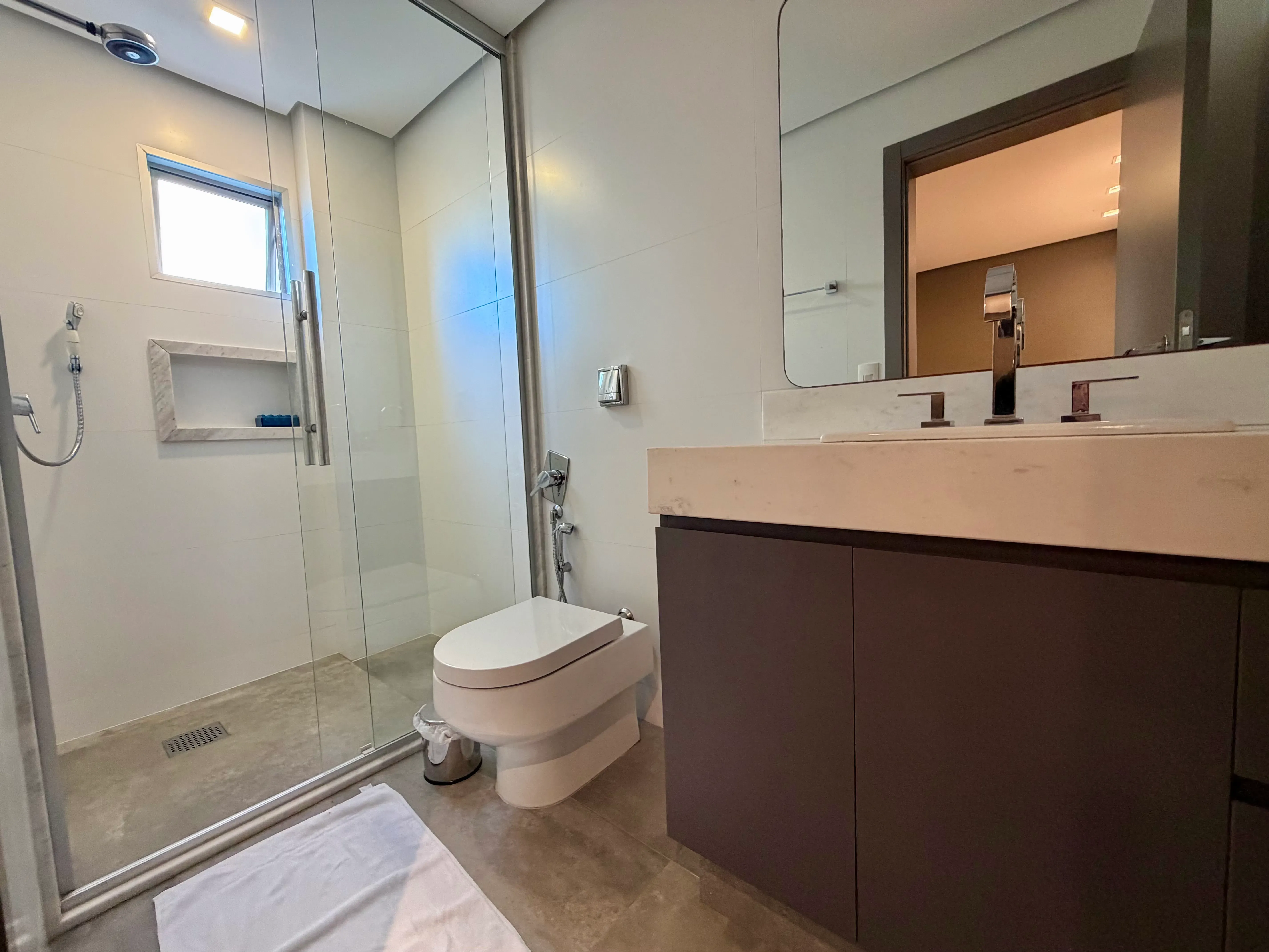 Apartamento com 3 dormitórios sendo 3 suítes e 1 vaga de garagem em Balneário Camboriú/SC