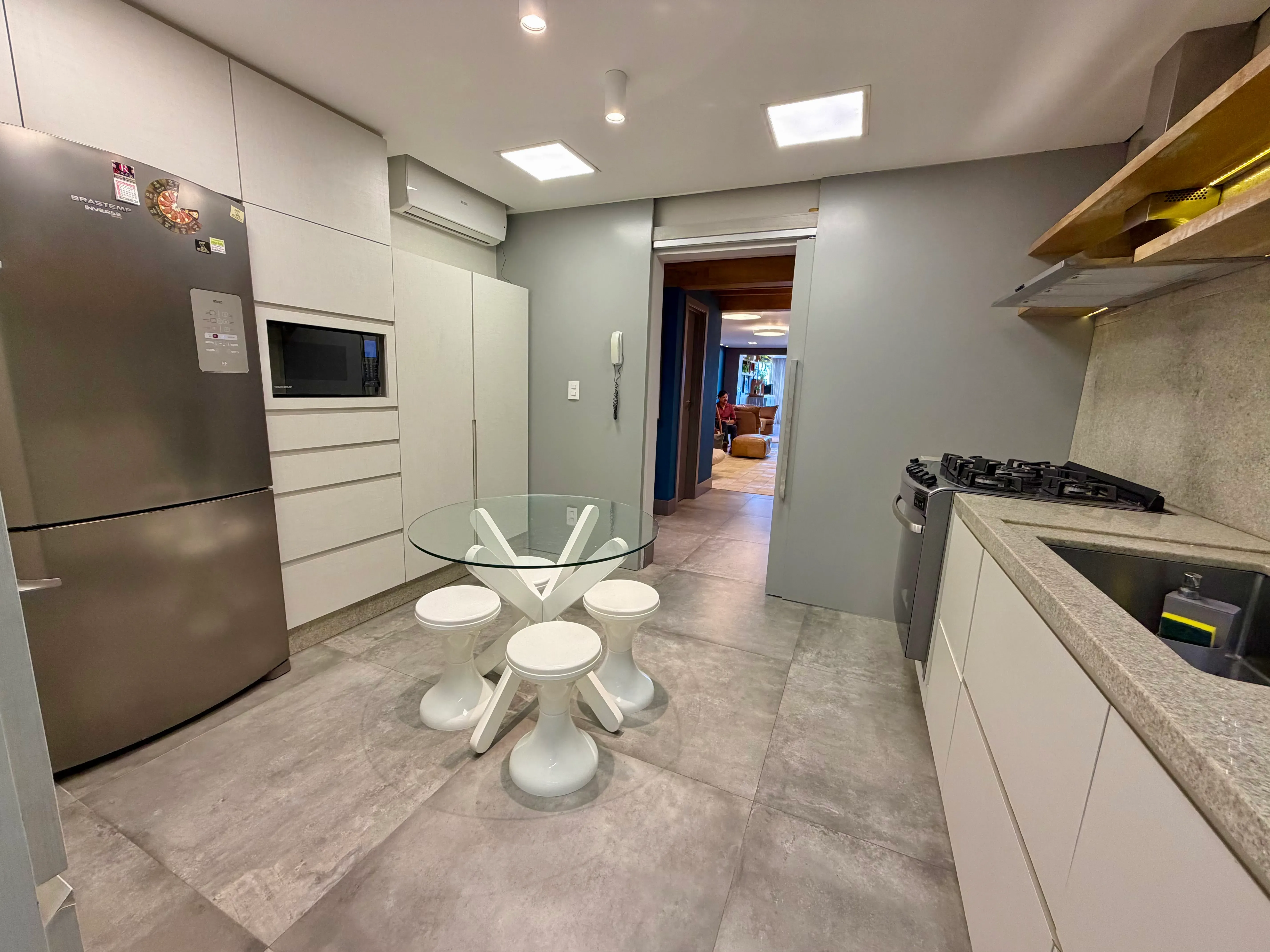 Apartamento com 3 dormitórios sendo 3 suítes e 1 vaga de garagem em Balneário Camboriú/SC