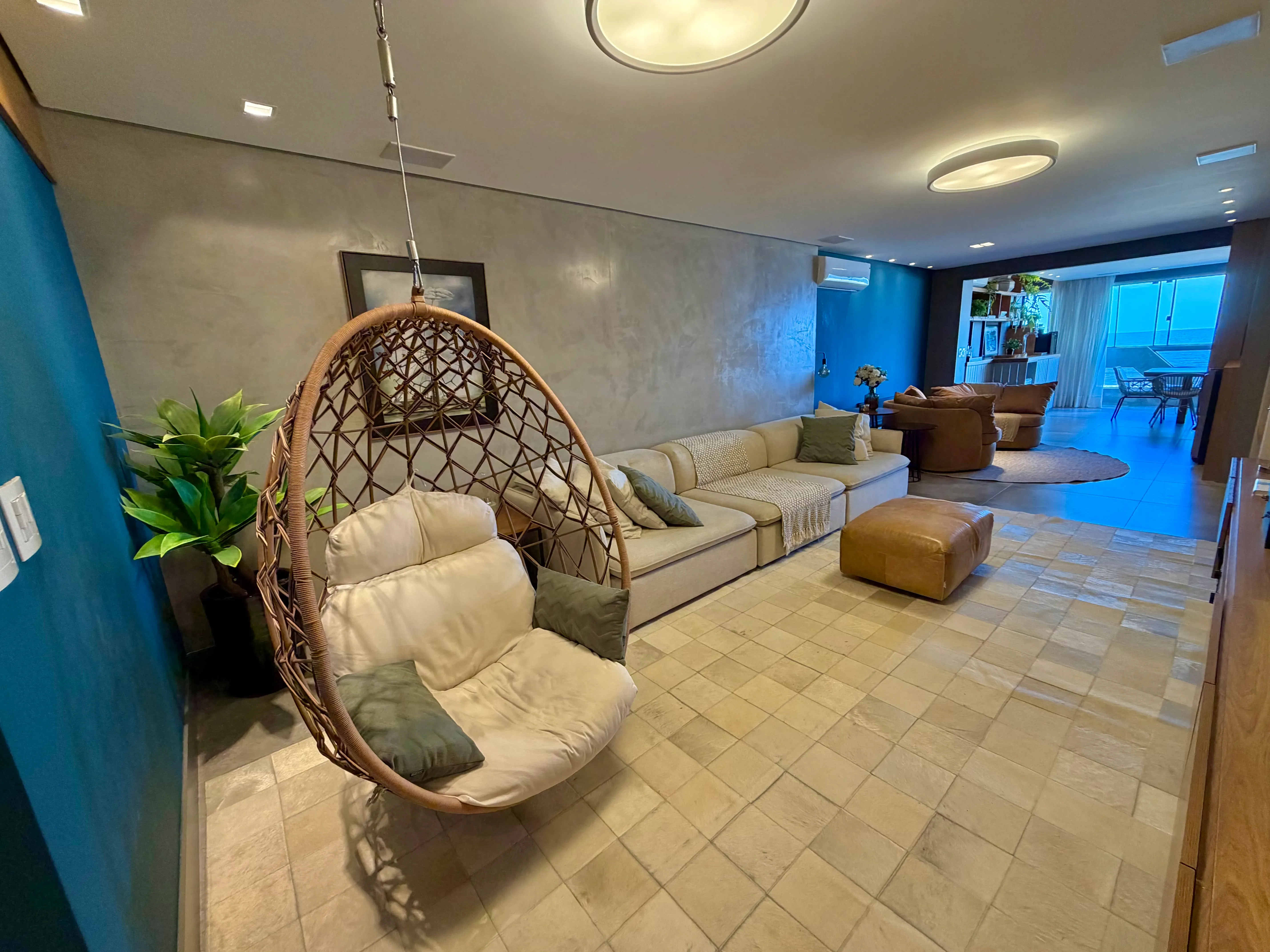 Apartamento com 3 dormitórios sendo 3 suítes e 1 vaga de garagem em Balneário Camboriú/SC