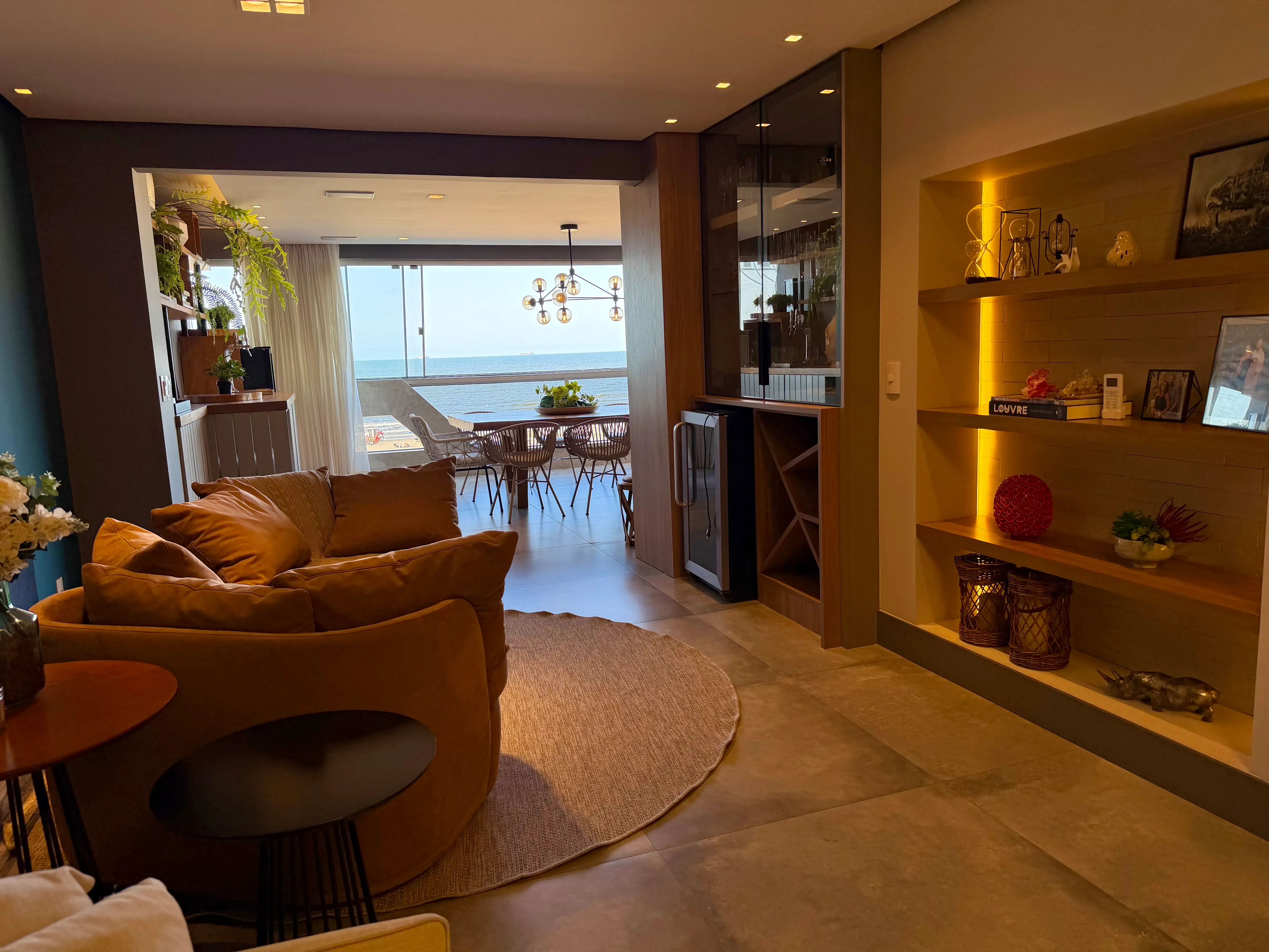 Apartamento com 3 dormitórios sendo 3 suítes e 1 vaga de garagem em Balneário Camboriú/SC