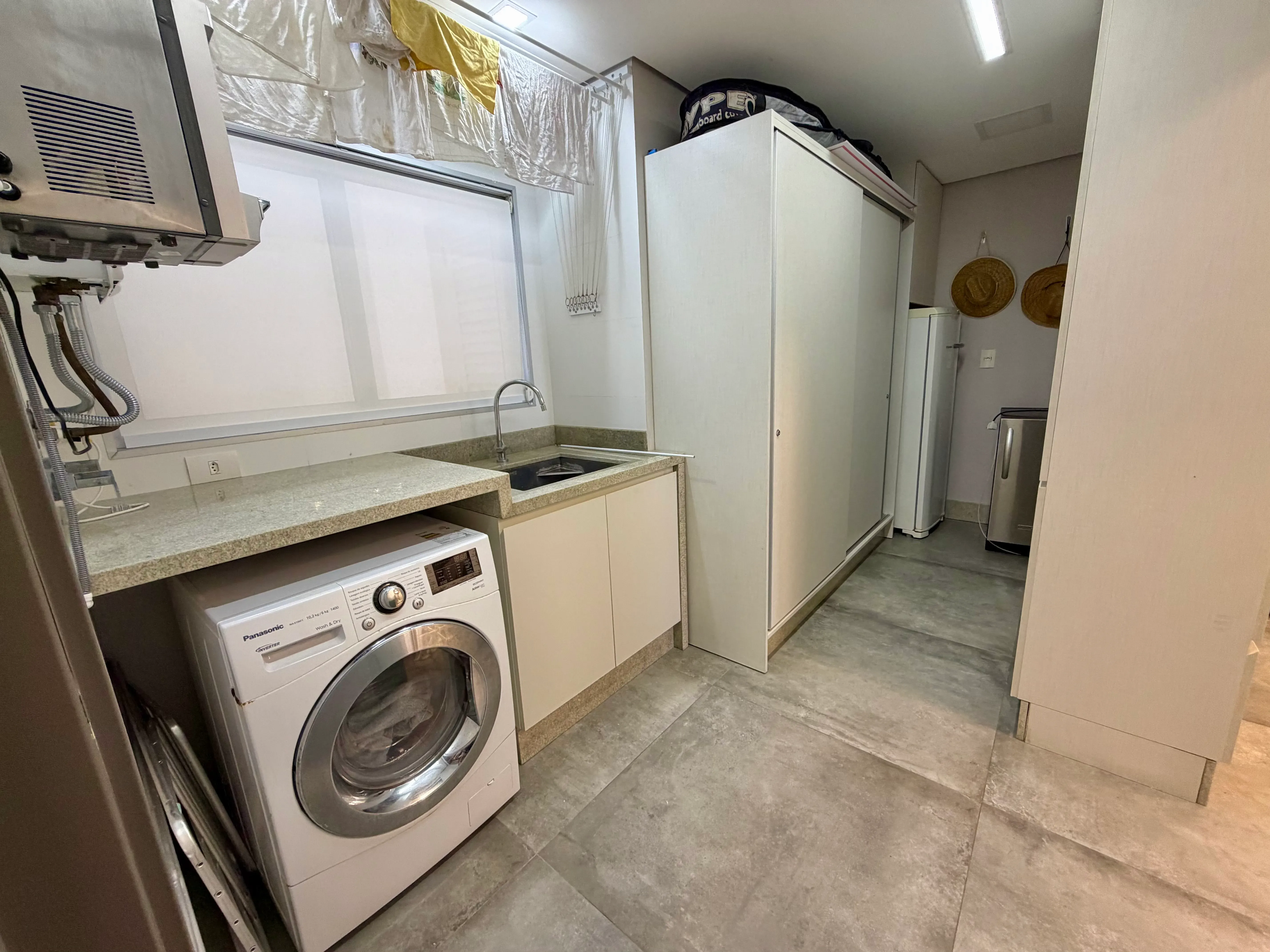 Apartamento com 3 dormitórios sendo 3 suítes e 1 vaga de garagem em Balneário Camboriú/SC