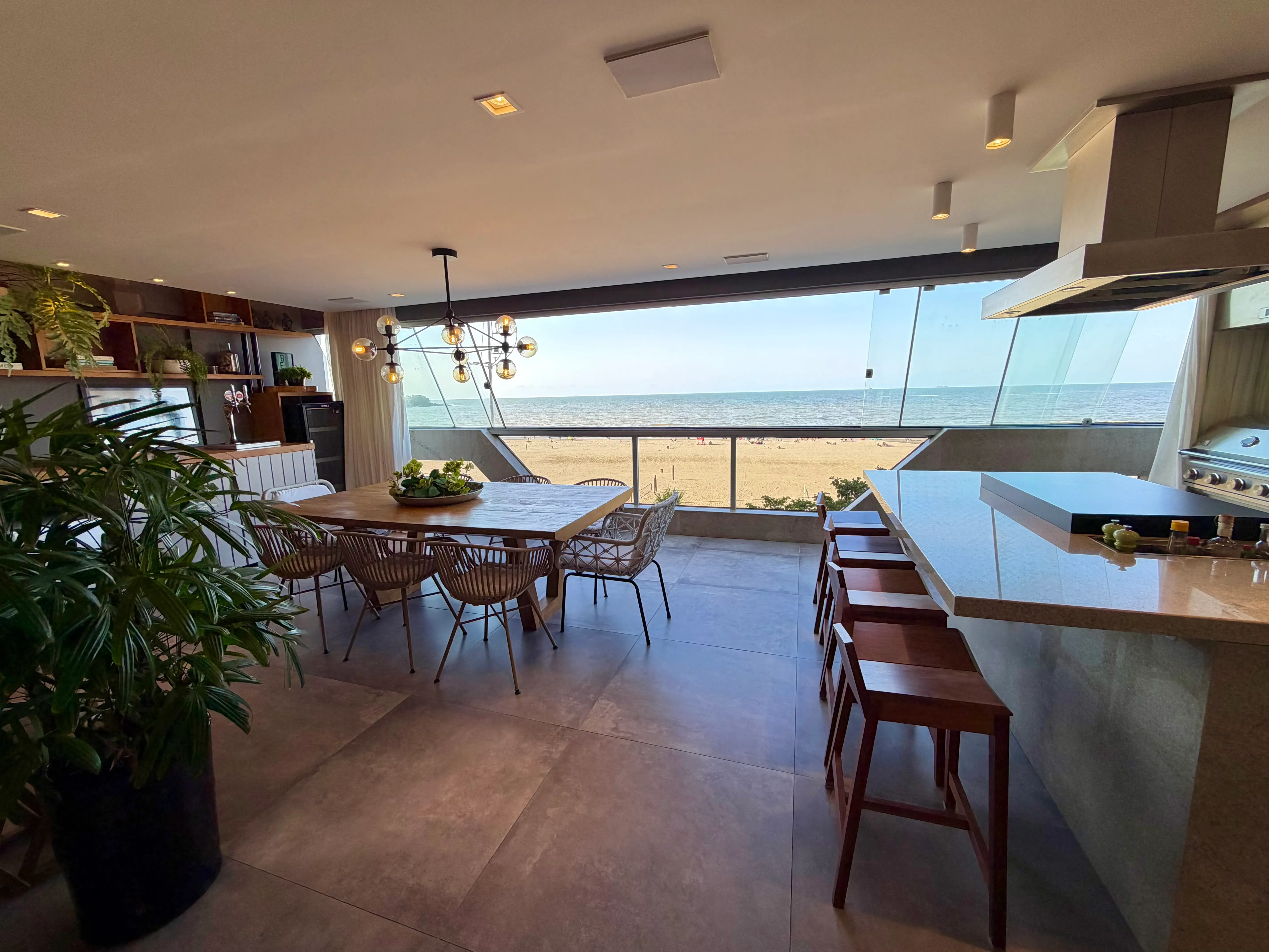 Apartamento com 3 dormitórios sendo 3 suítes e 1 vaga de garagem em Balneário Camboriú/SC